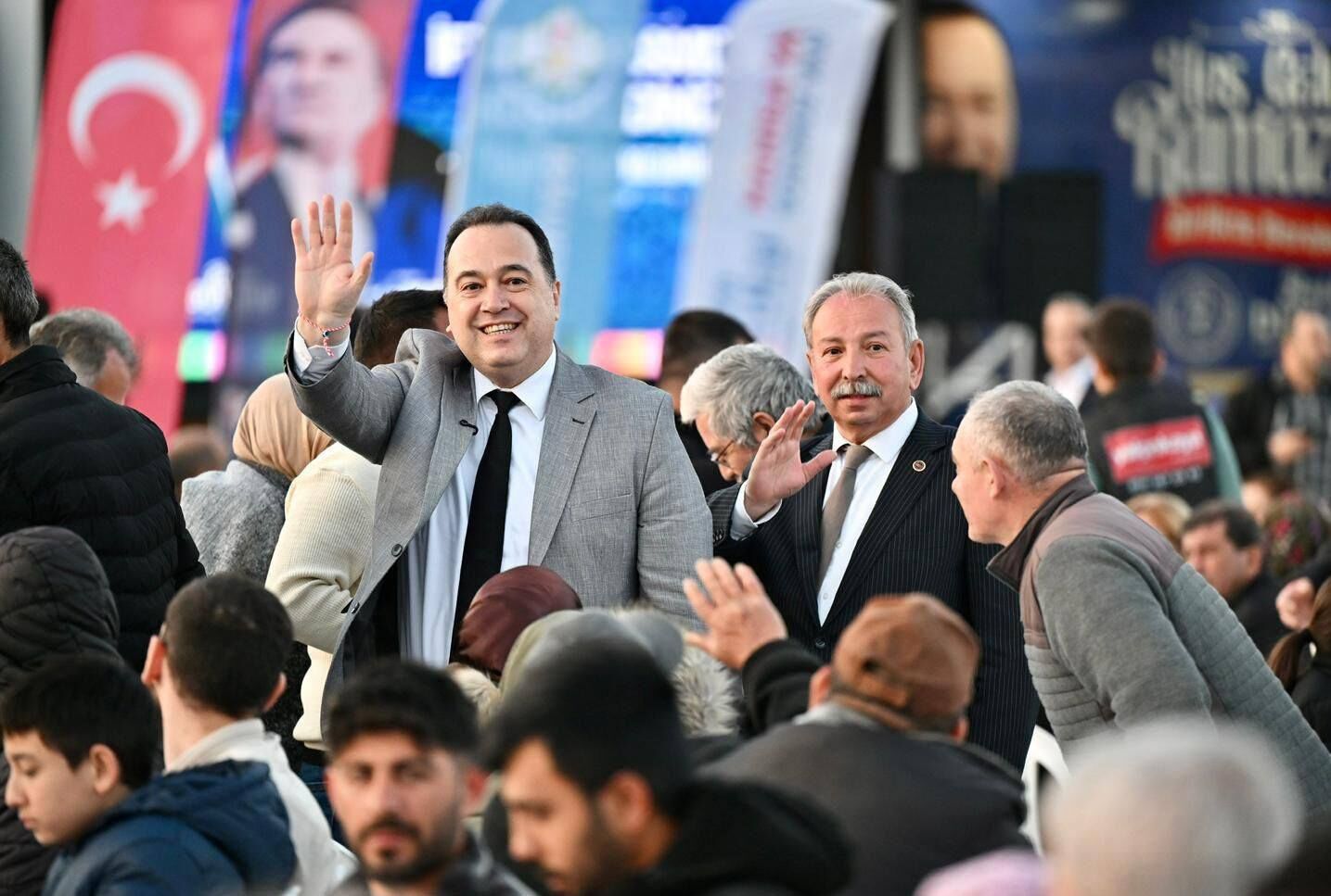 Salihli’de Iftara Yüzlerce Vatandaş Katıldı Başkan Dutlulu Dayanışmayı Büyütme Mesajı Verdi (1)