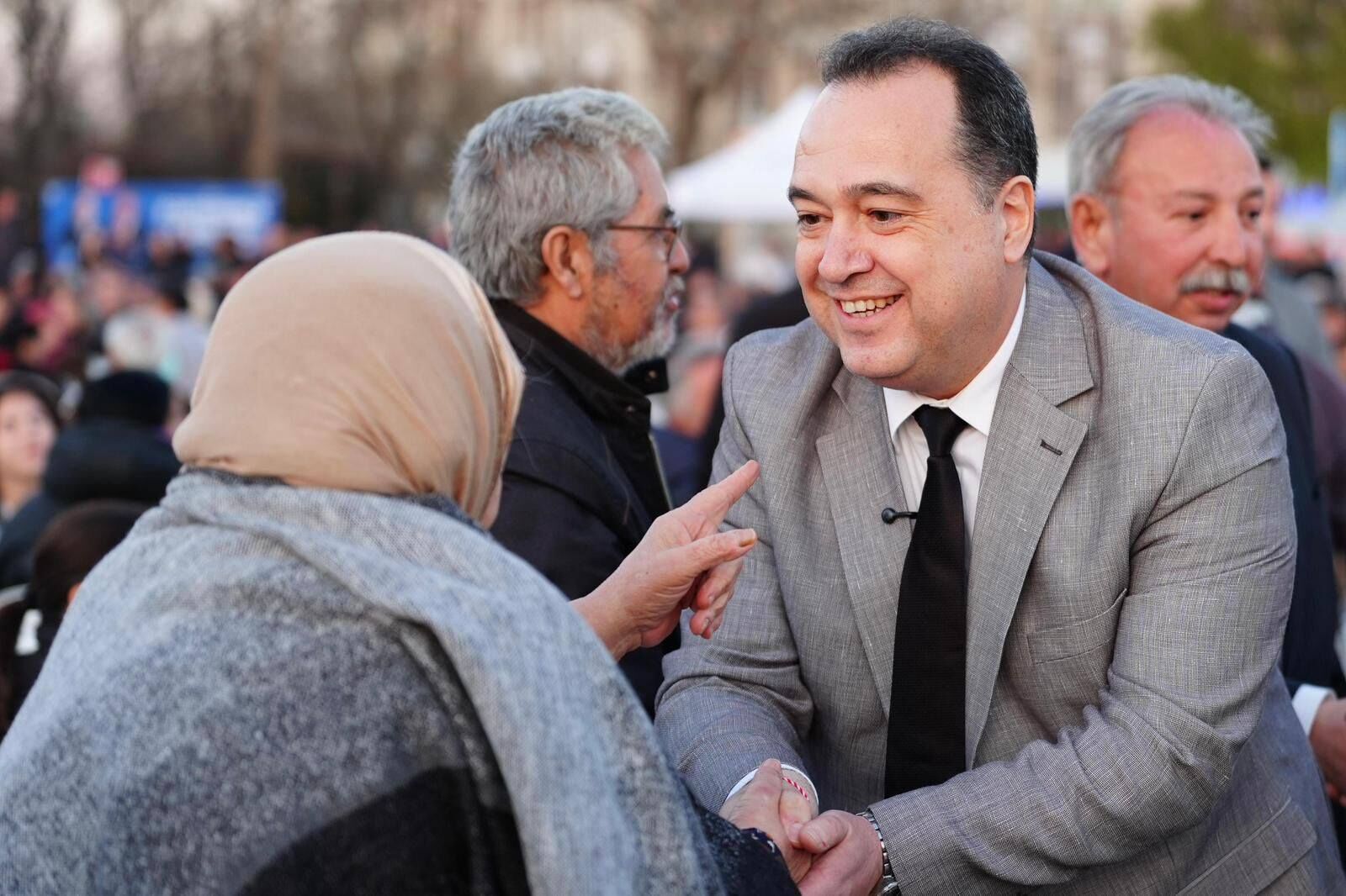 Salihli’de Iftara Yüzlerce Vatandaş Katıldı Başkan Dutlulu Dayanışmayı Büyütme Mesajı Verdi (6)