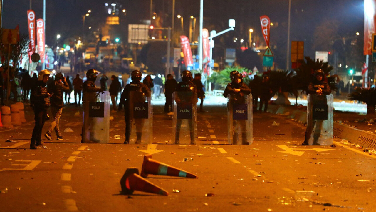 Sarachanede Polis Mudahalesi 0P2I-1