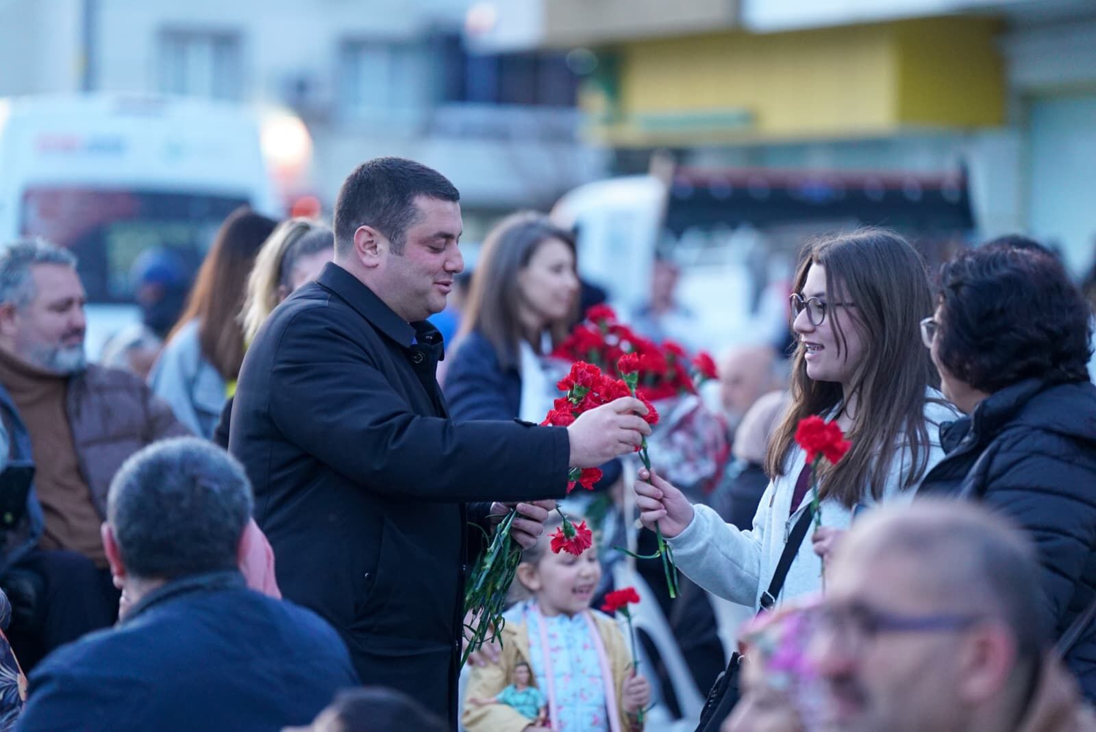 Torbalılar iftarda buluştu: Başkan Demir’den kadınlara 8 Mart jesti-1