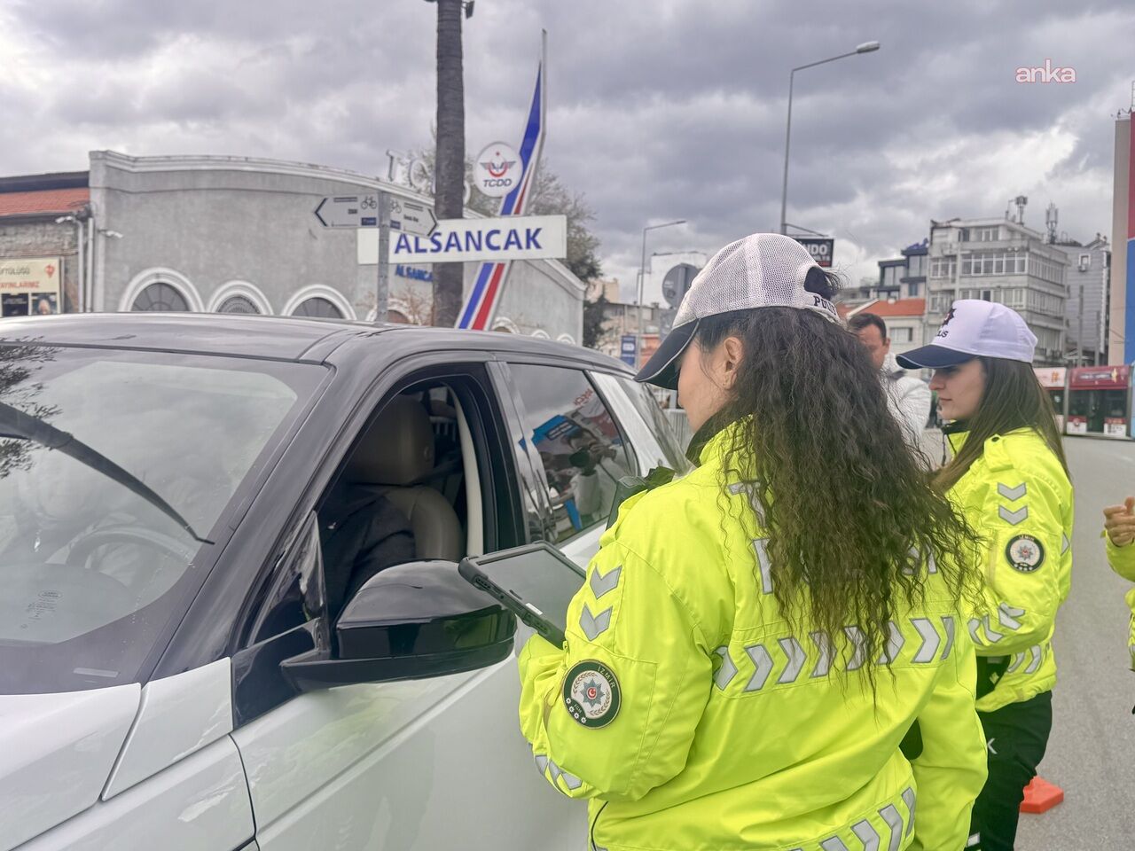 İzmir'de polis ekiplerinden bayram denetimi-1