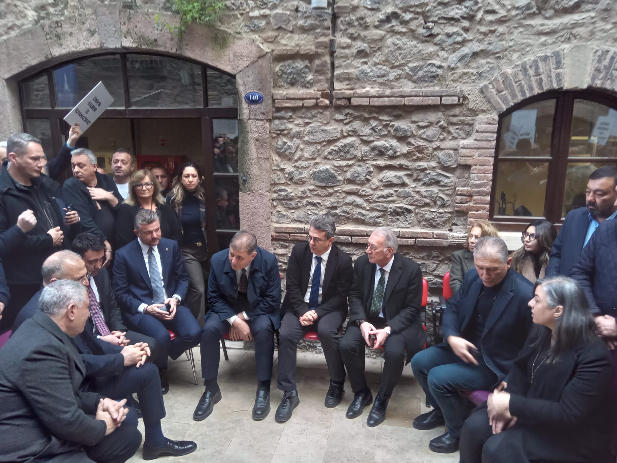 Meslek Fabrikası önünde nöbet başladı