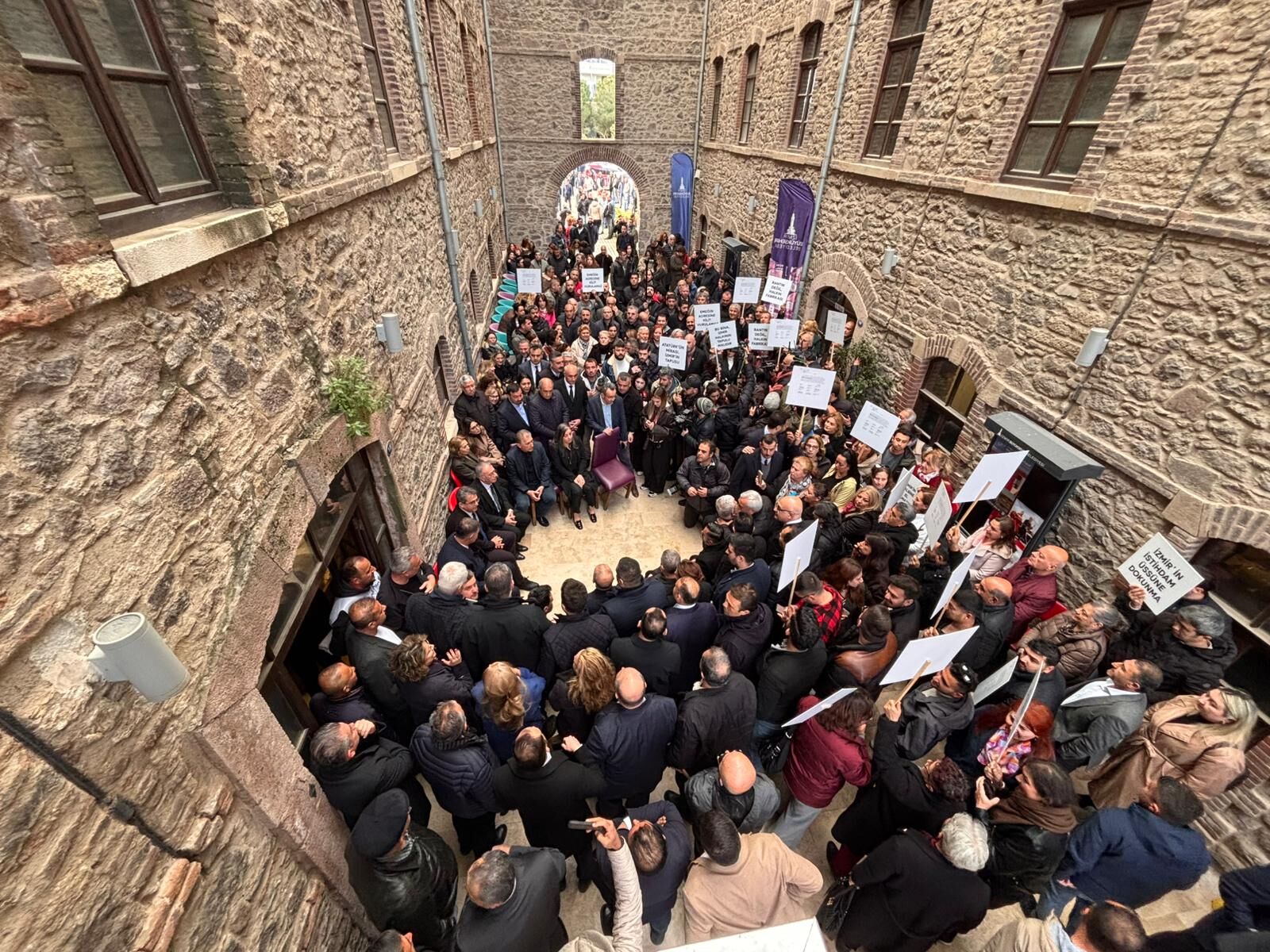 Meslek Fabrikası önünde nöbet başladı-2