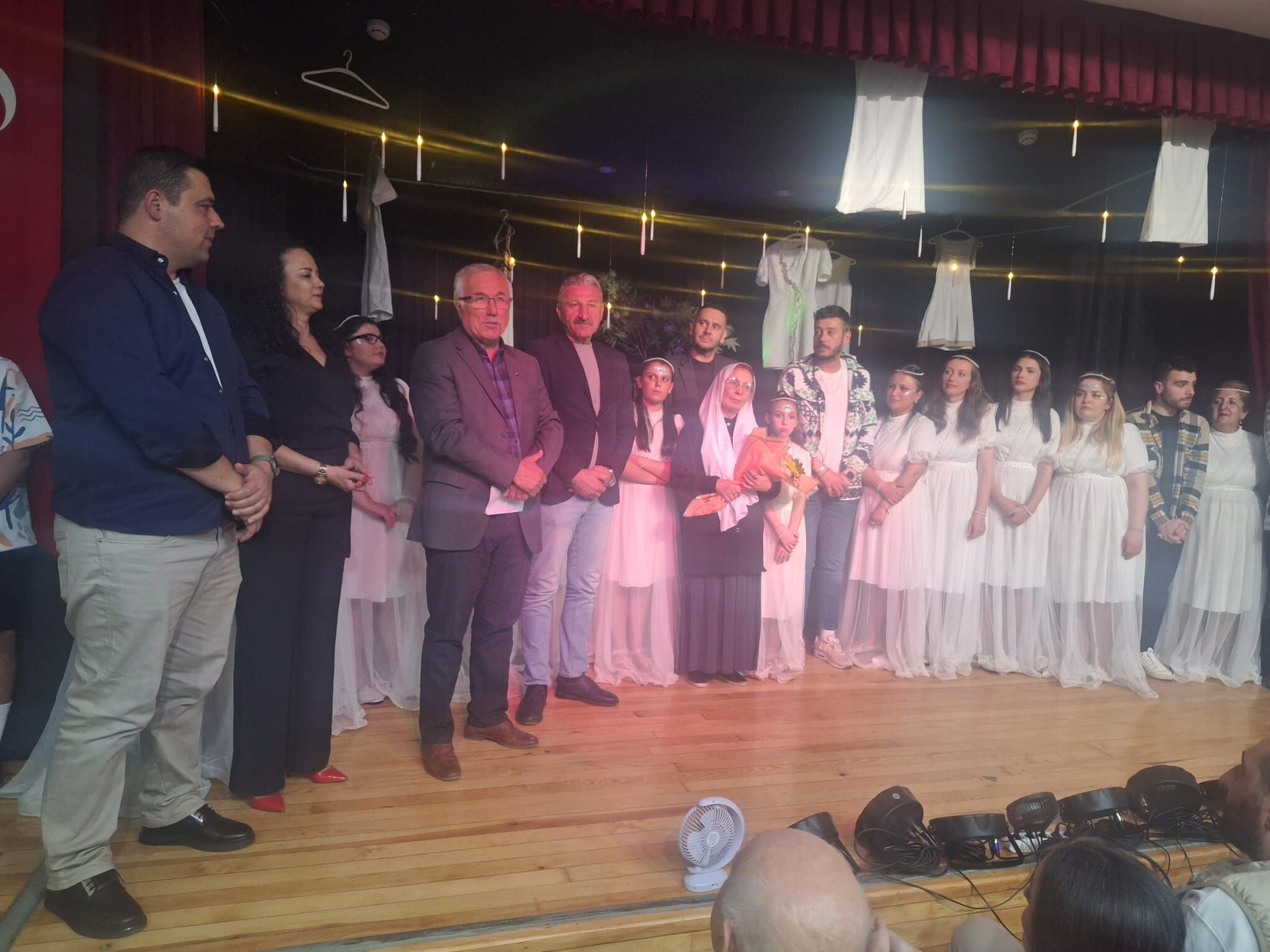 Bayraklı’da Sevgi Elçileri sahnelendi: Kadınlardan şiddete karşı güçlü mesaj-1