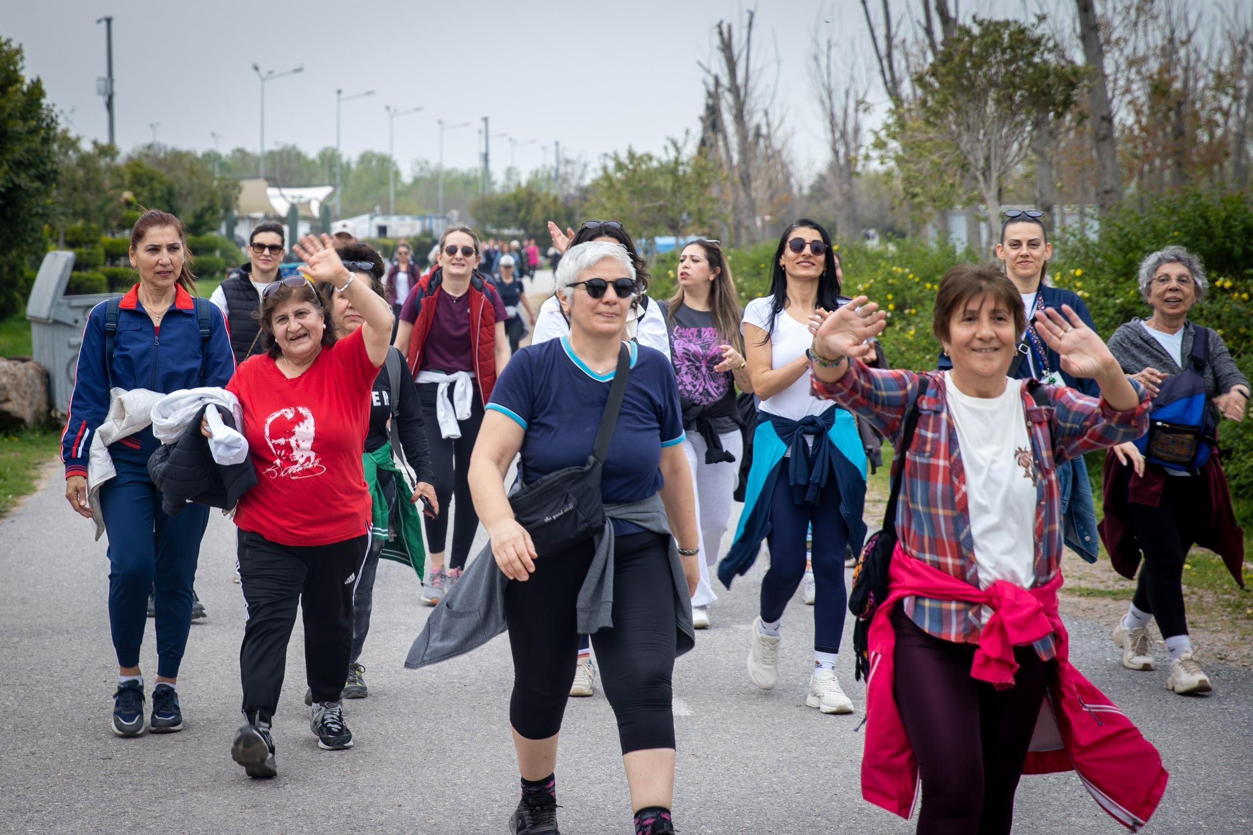 Konak Sağlık Haftası’nı unutmadı: Kent Ormanı’nda doğa yürüyüşü