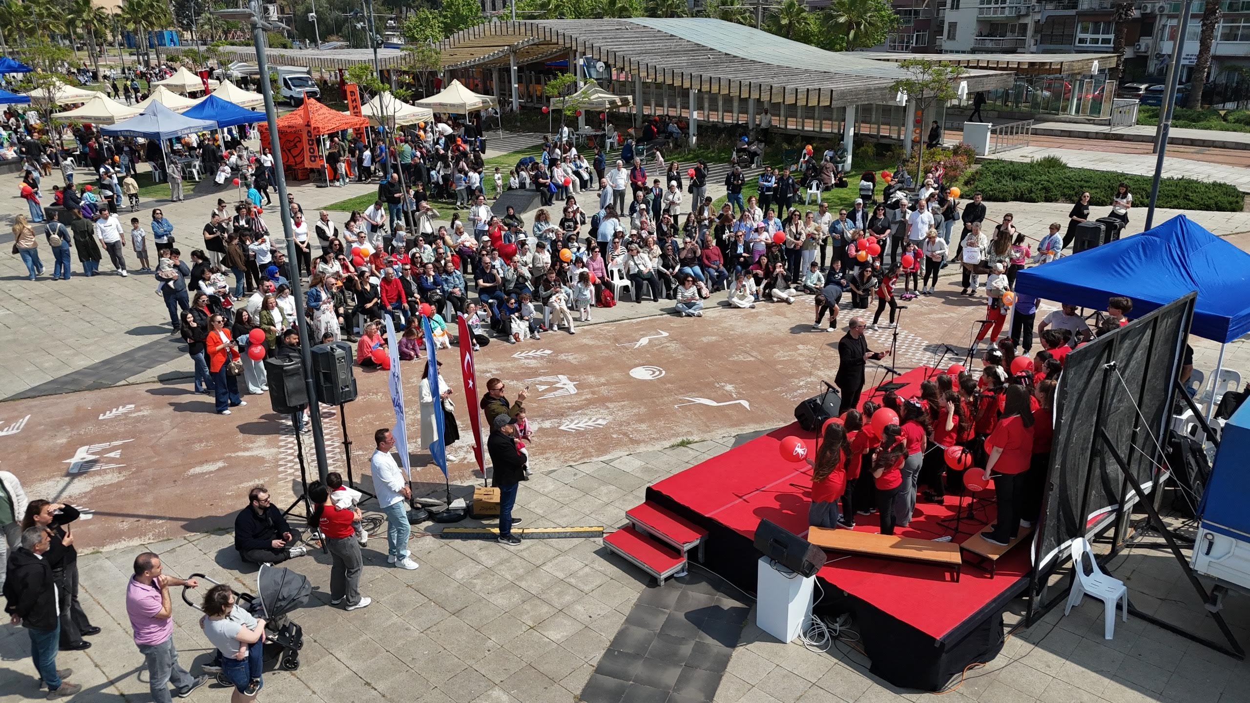 23 Nisan coşkusu Konak’tan yayıldı: Çocuk Şenliği’ne yoğun ilgi