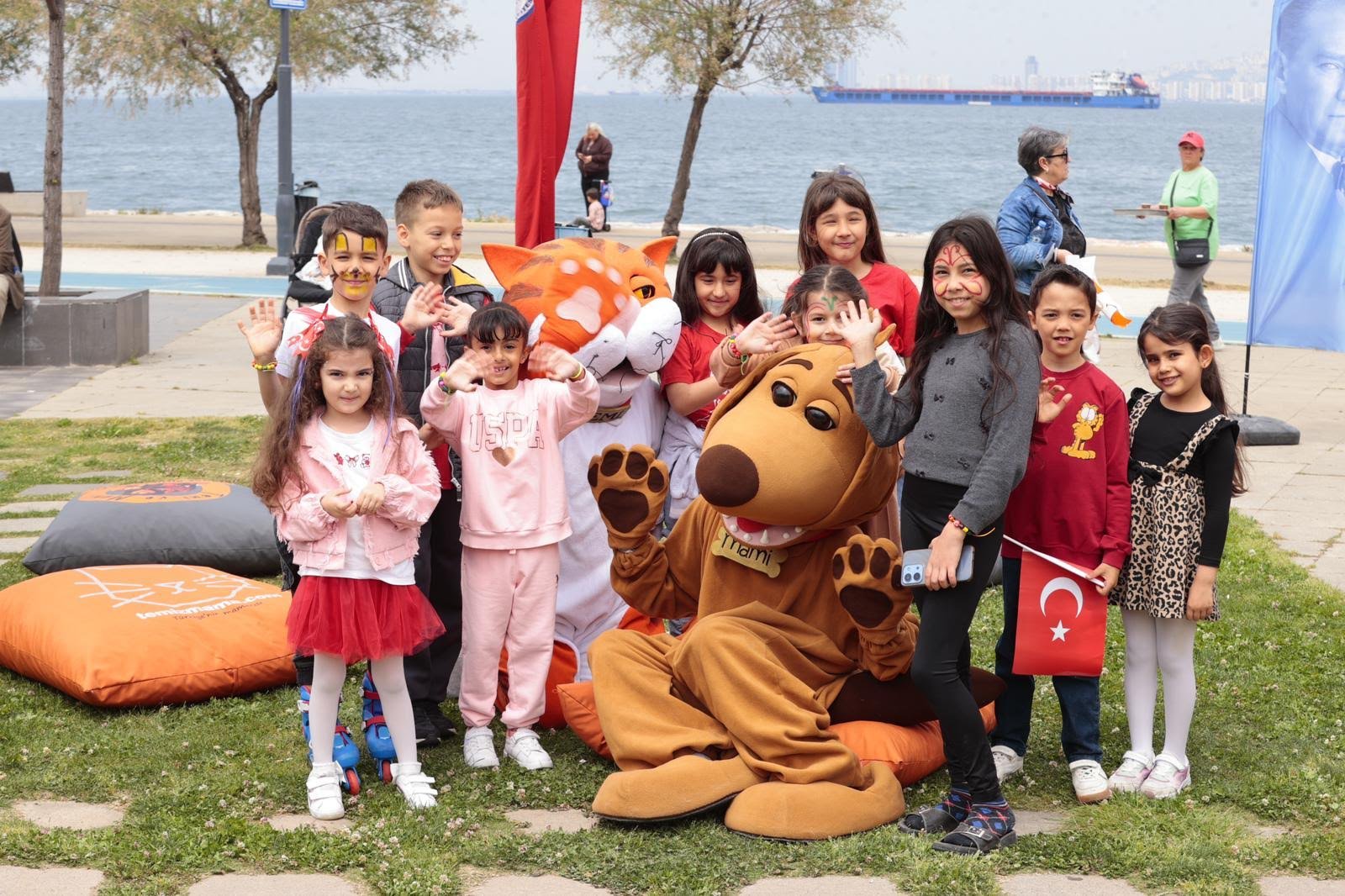 23 Nisan coşkusu Konak’tan yayıldı: Çocuk Şenliği’ne yoğun ilgi