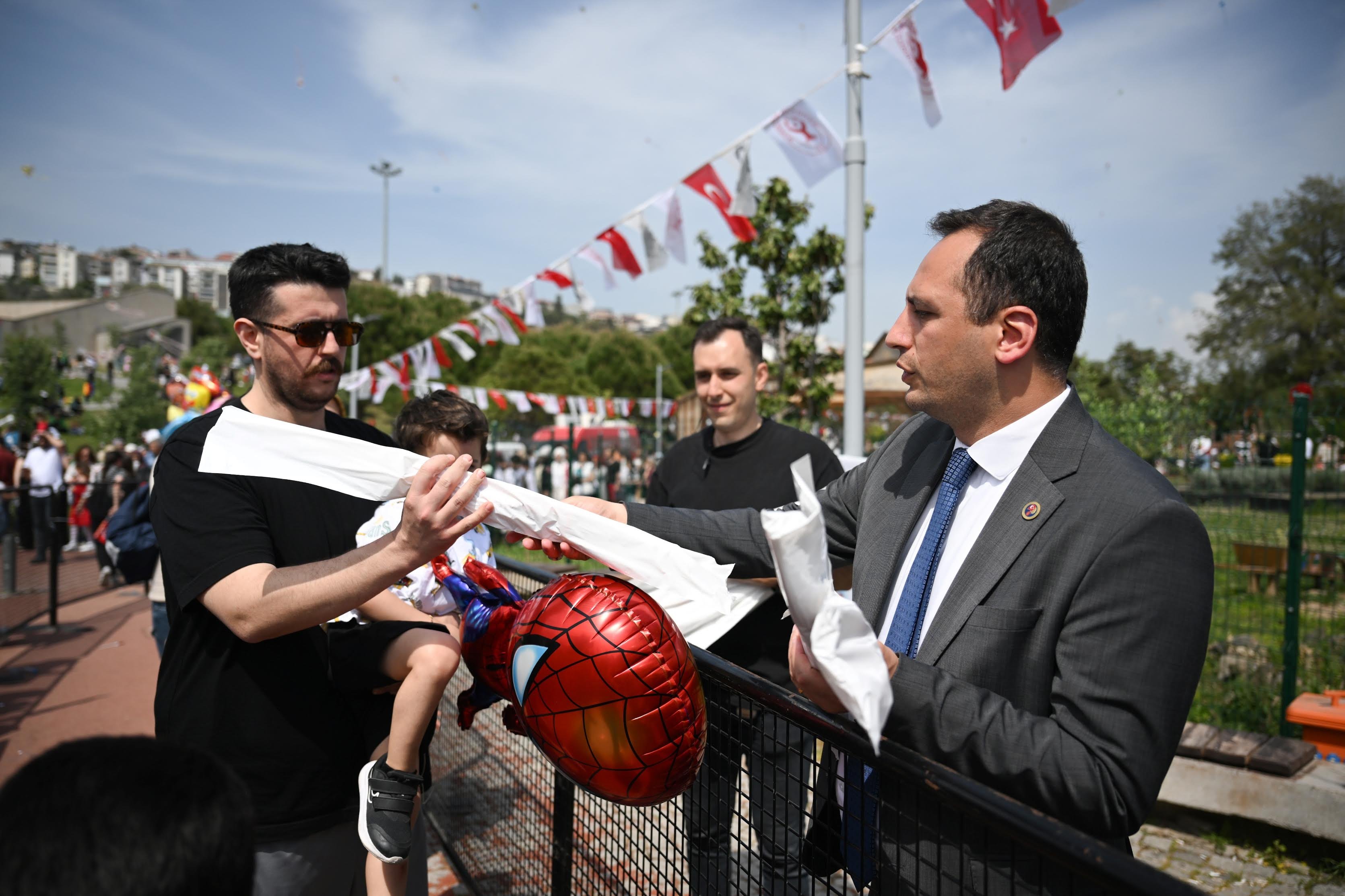 Bornova’da 23 Nisan coşkusu: Gökyüzü şenlenecek!