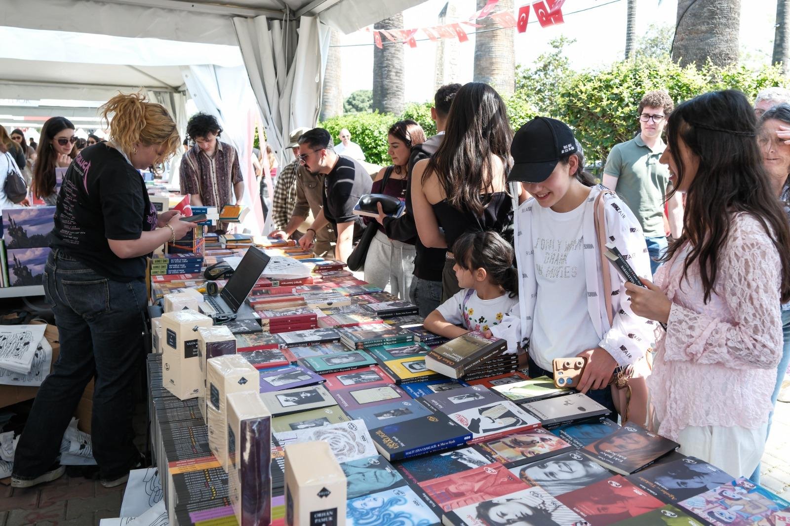 Kültürpark Ahmet Ümit’i ağırladı: İzmir’e bir kitap borcum var!