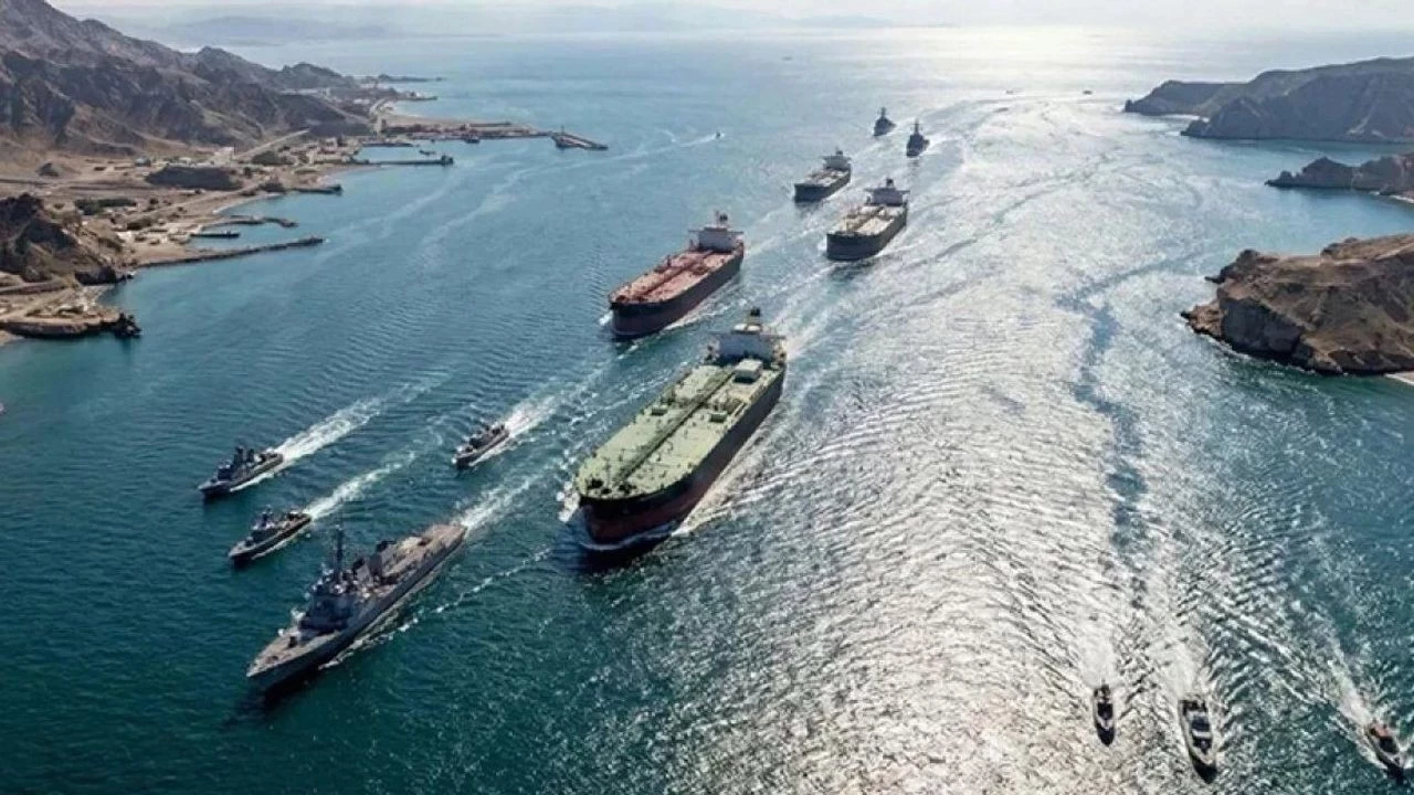 Okyanusun gümrük kapıları: Küresel ekonominin kalbi boğazlarda atıyor!