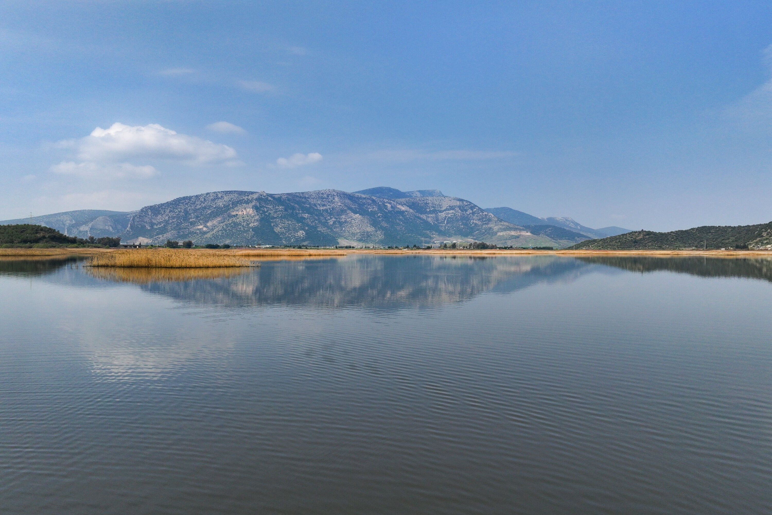 Neredeyse kurumuştu... İzmir'in büyüleyen Pegasus Gölü yeniden su tutmaya başladı-1