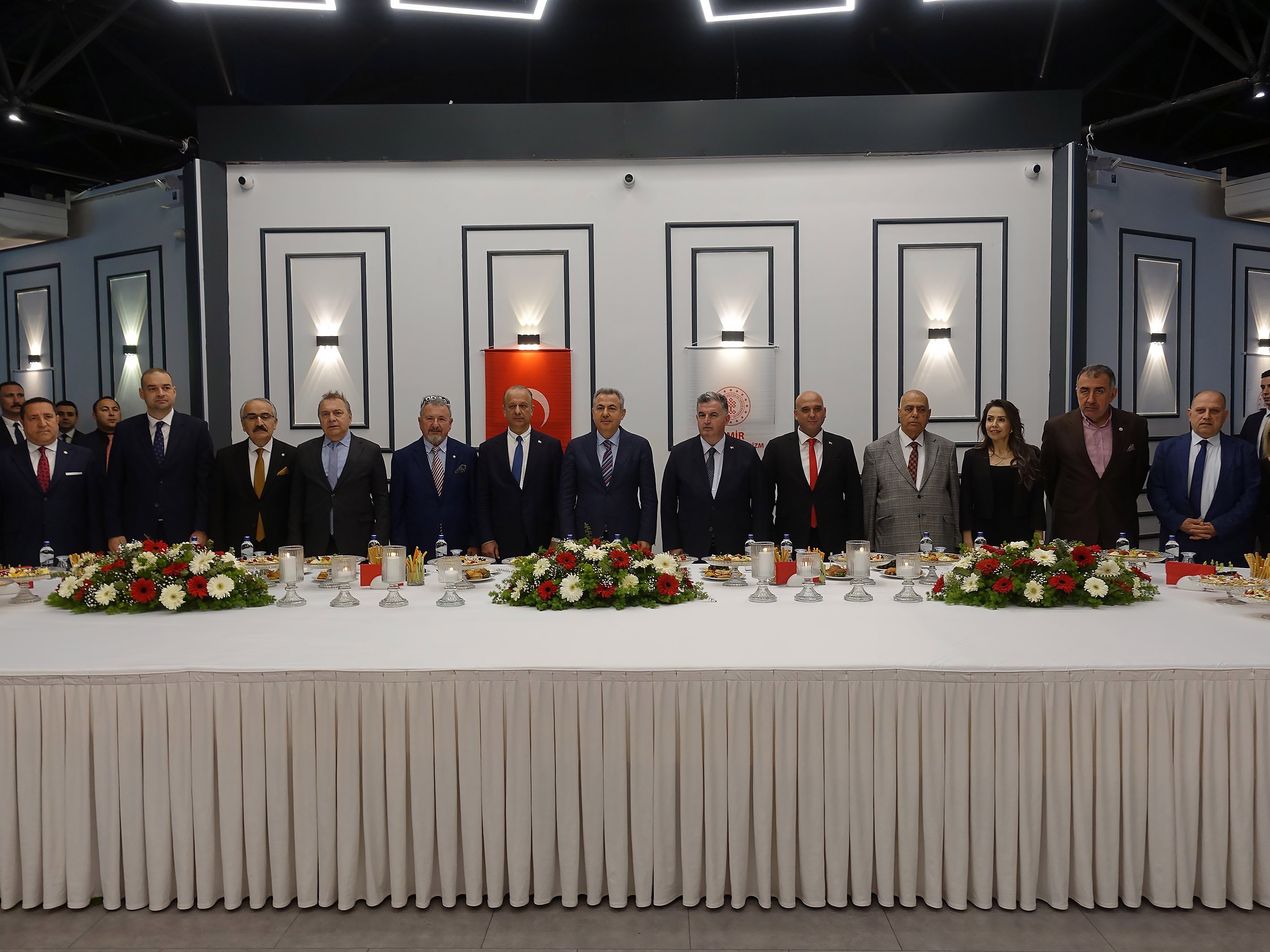 A A 20260415 41112669 41112664 I Z M I R D E 50 T U R I Z M H A F T A S I K U T L A M A L A R I B A S L A D I