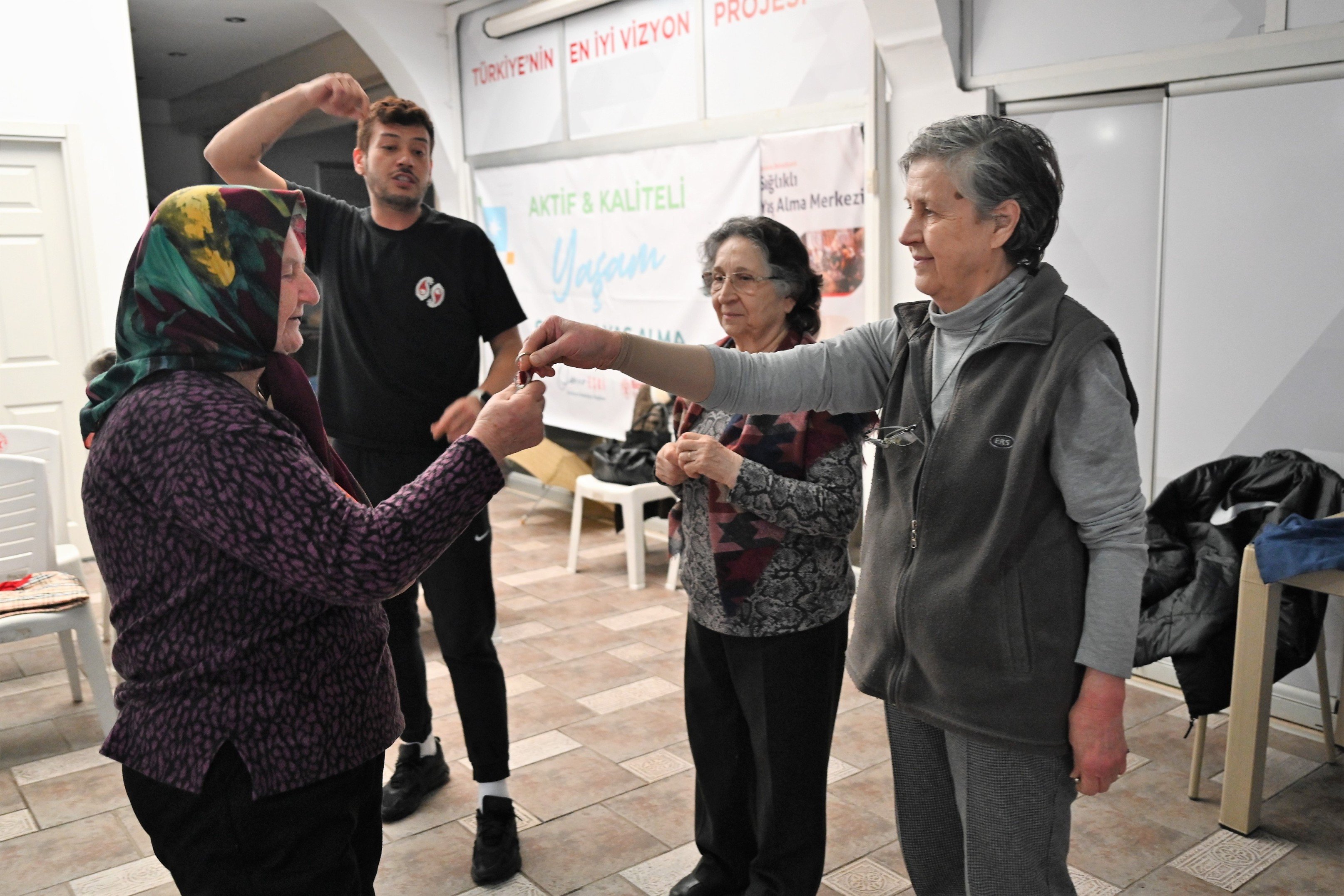 Bornova’da yaratıcı drama eğitimi: Sosyal bağlar güçleniyor  