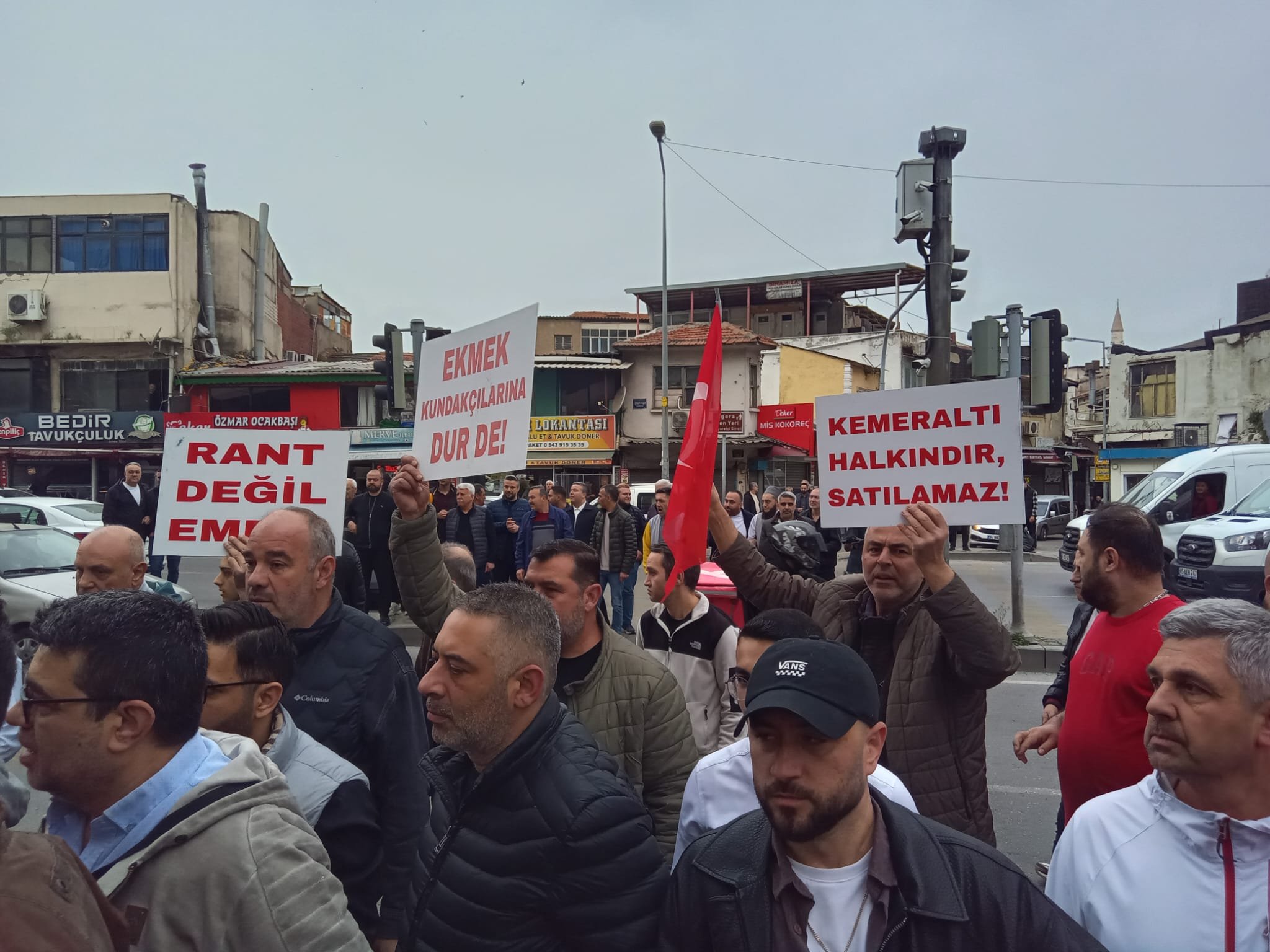 Otopark krizi Kemeraltı’nı vurdu: Esnaf kepenk kapattı!