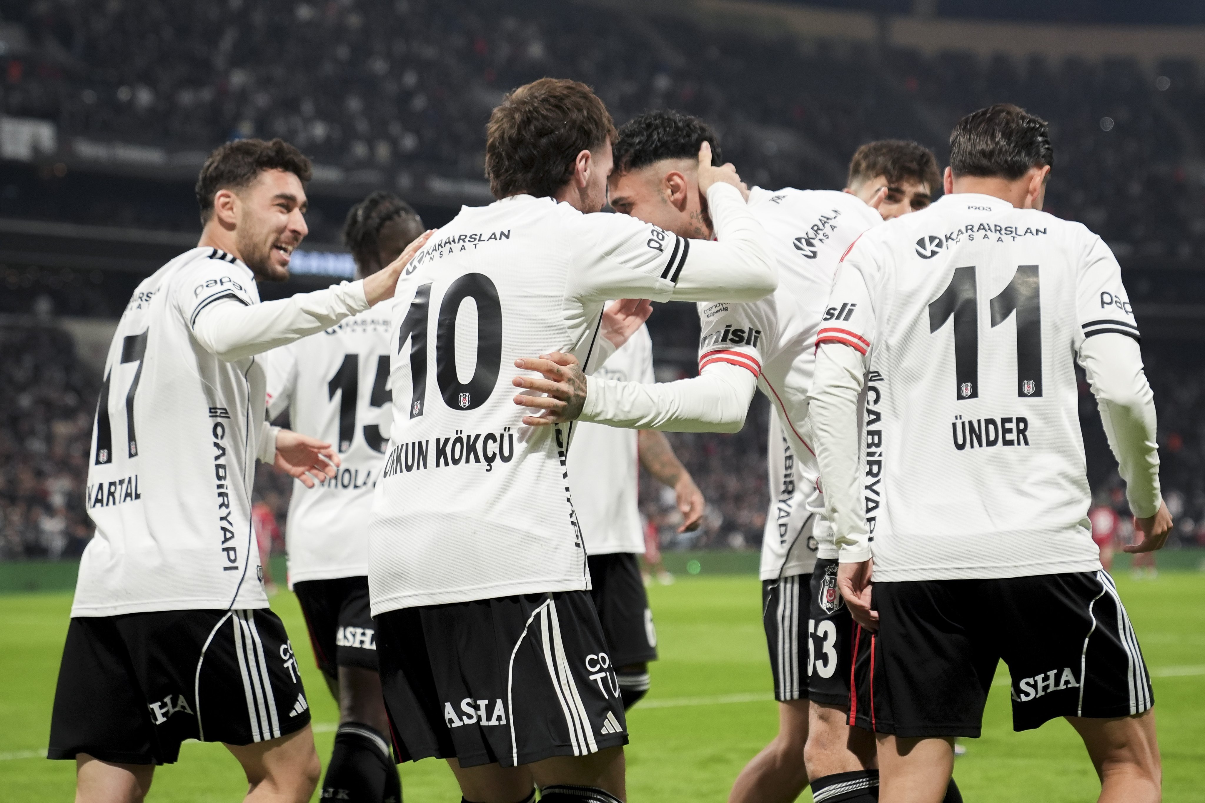 Beşiktaş Antalyaspor'u ağırladı: 3 puanı 4 golle aldı