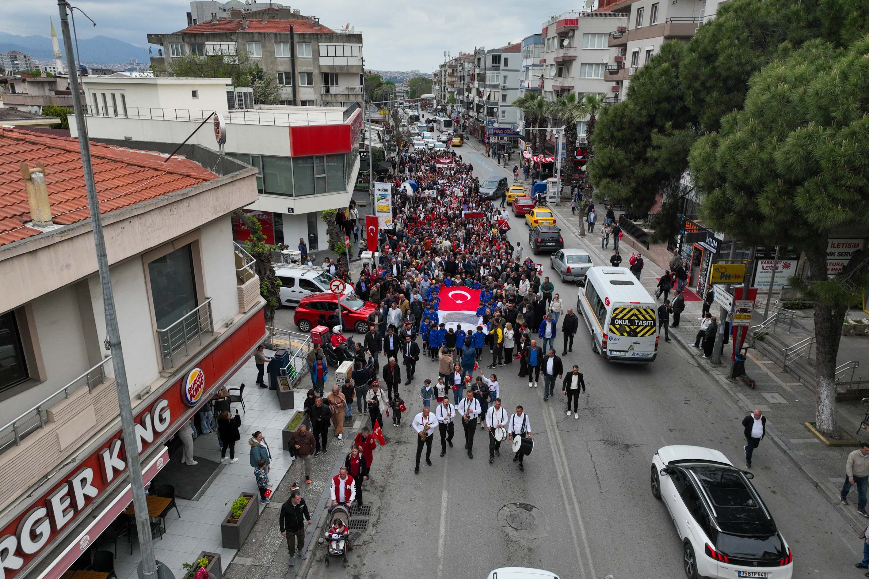 Buca 23Nisan Kortej1