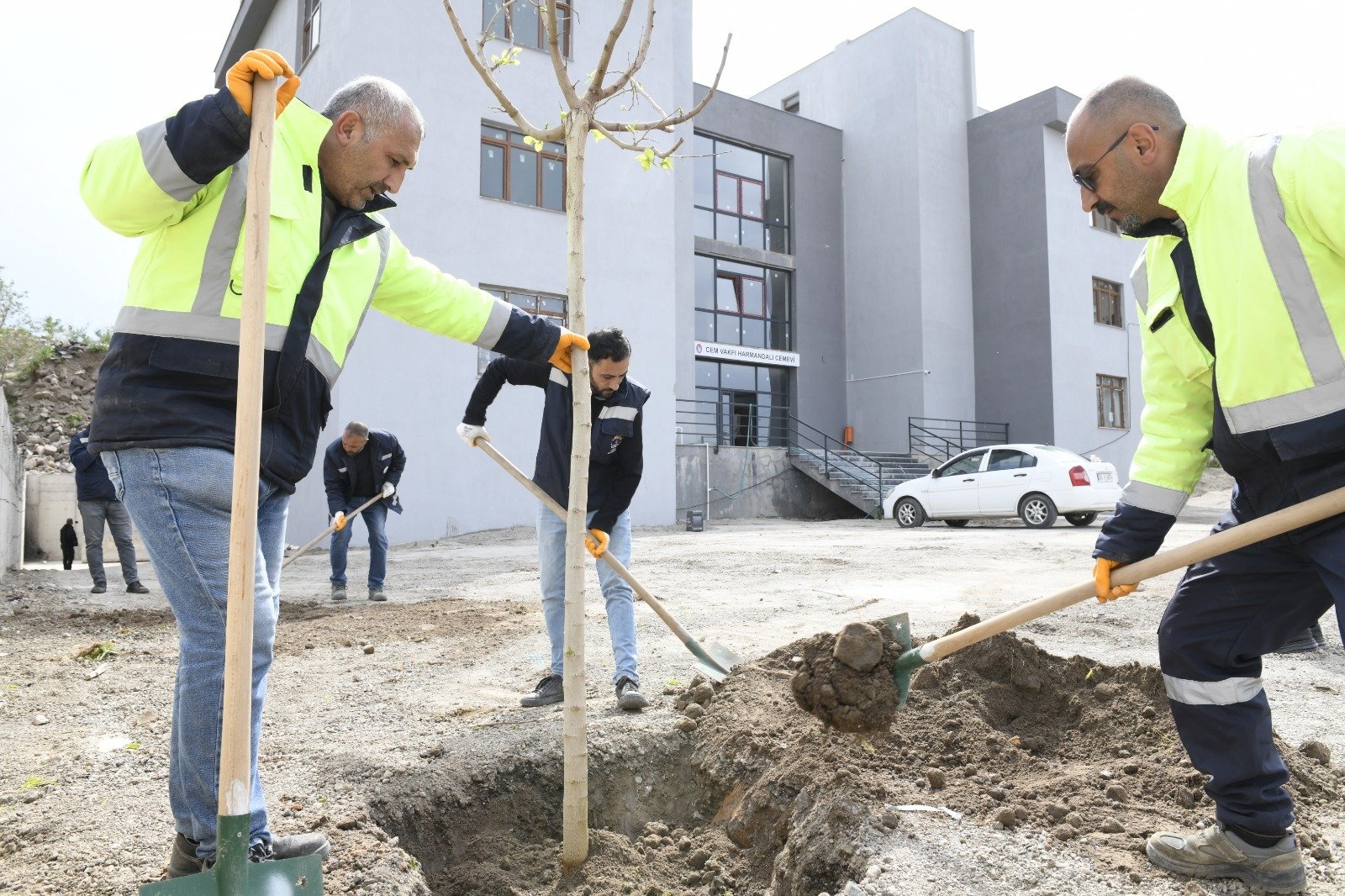 Çiğli’de cemevi ve ibadethanelere destek… Başkan Yıldız: Eşit hizmet anlayışıyla çalışıyoruz-1