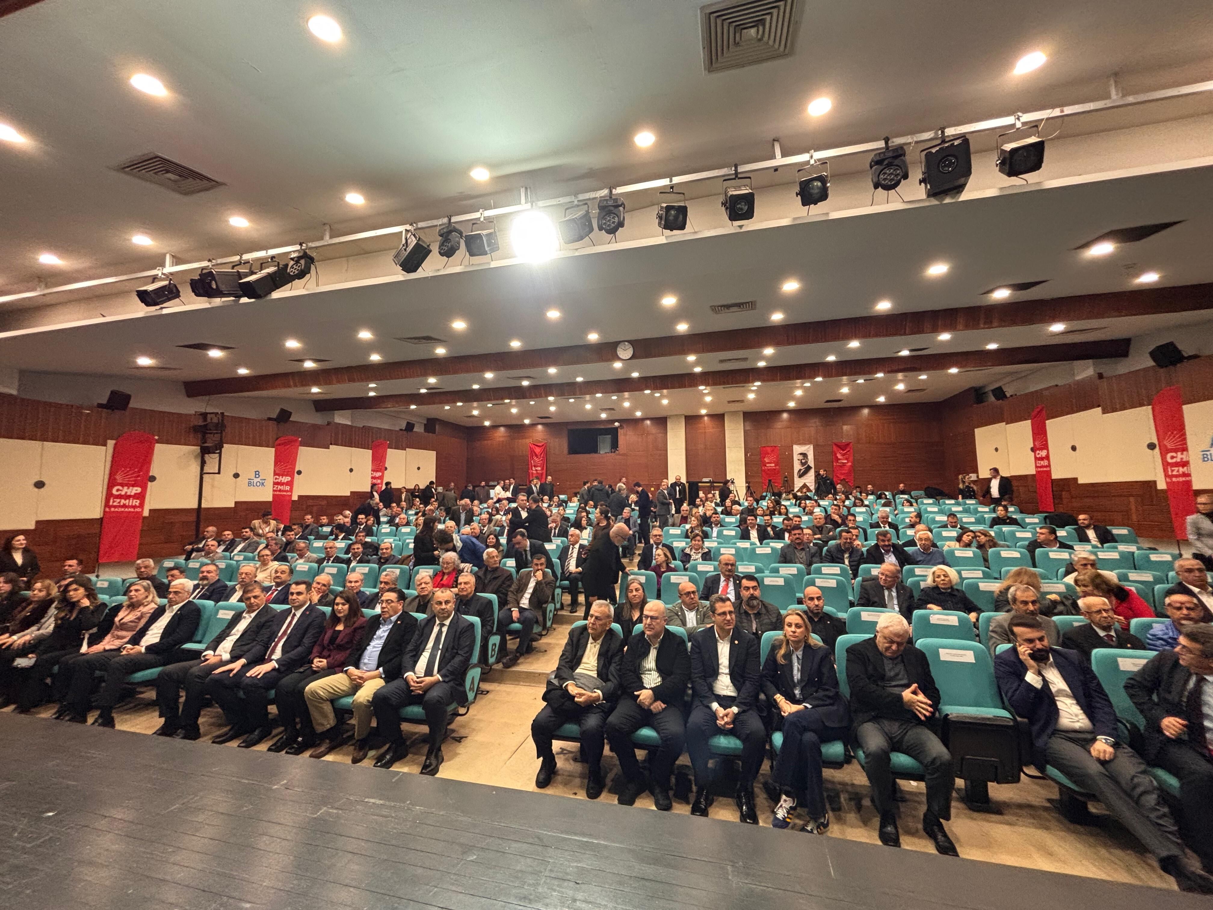 Cumhuriyet Halk Partisi İzmir İl Danışma Kurulu Toplantısı’na Ilişkin Değerlendirmelerde Bulunan Chp’li Eski Meclis Üyesi Muharrem Dayanç’tan Partisine Sert Eleştiriler Geldi. Dayanç Chp’de Ayrışma Yaşandığını Savunarak, “