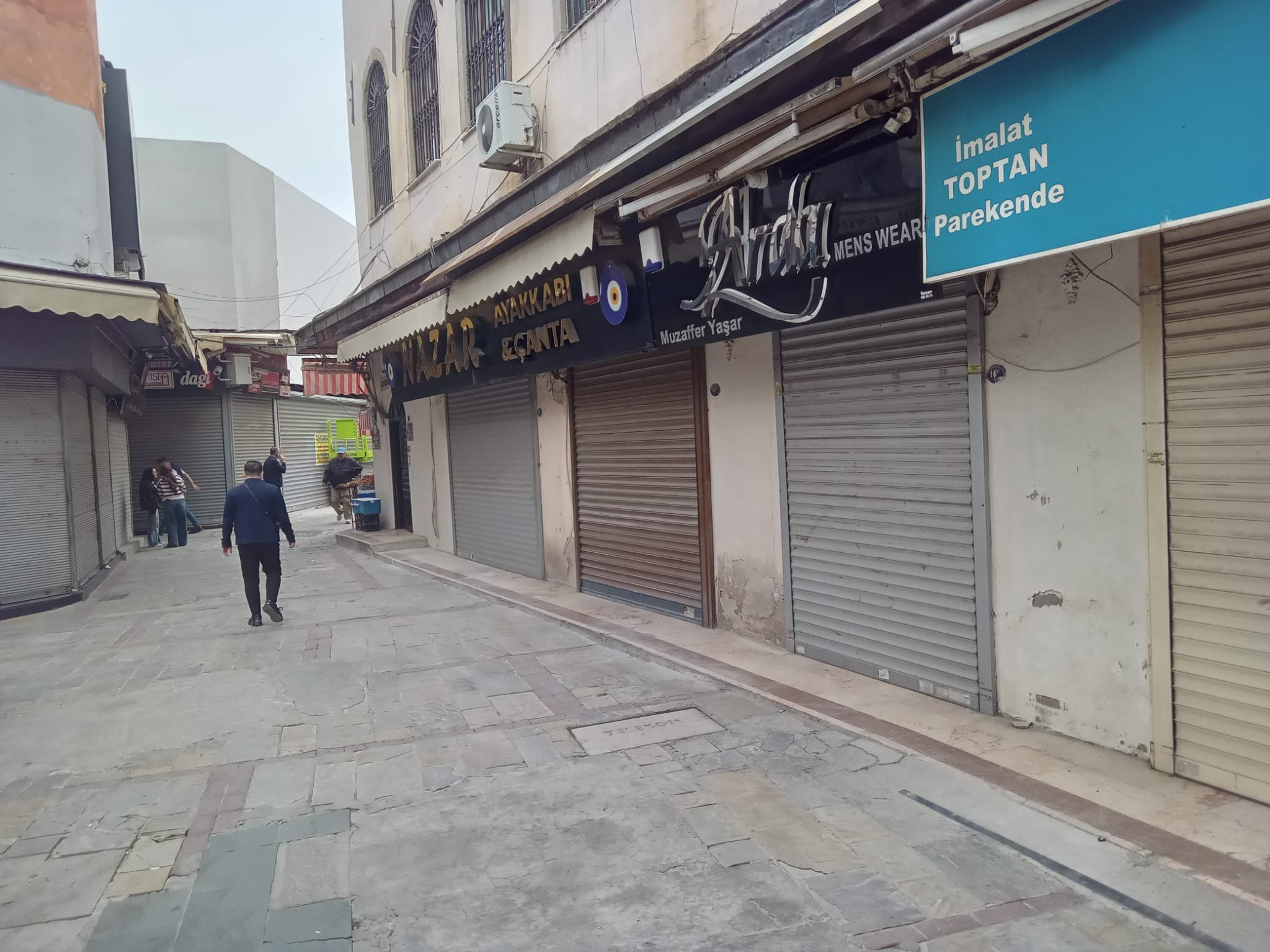 Otopark krizi Kemeraltı’nı vurdu: Esnaf kepenk kapattı!