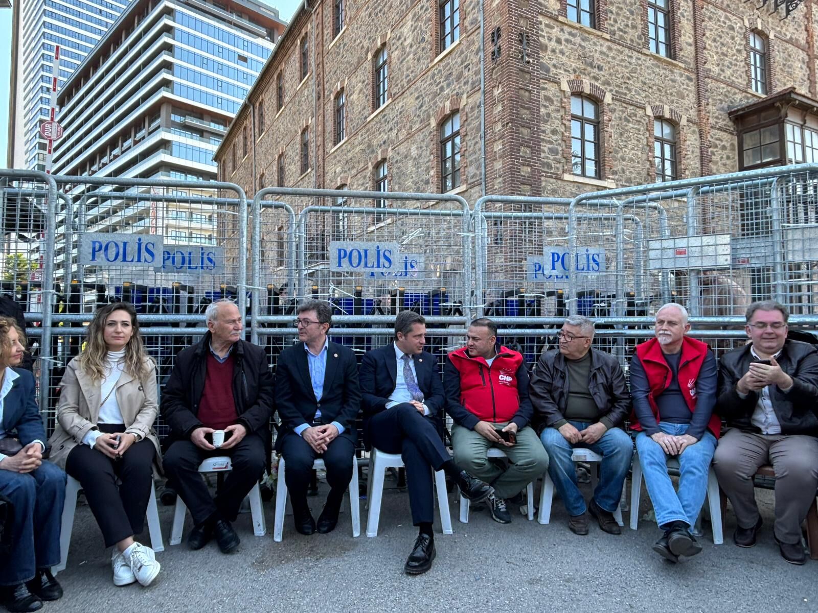 Deniz Yücel Meslek Fabrikası Önünde Bu Tamamen Hukuk Dışı Bir Süreç (1)