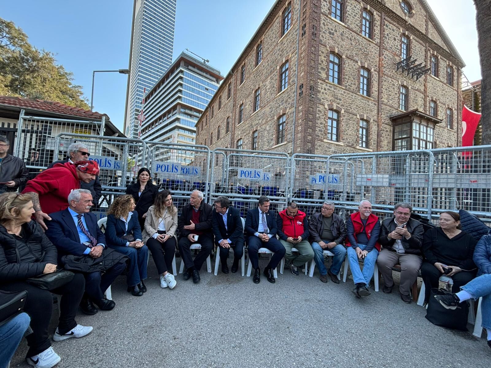 Deniz Yücel Meslek Fabrikası Önünde Bu Tamamen Hukuk Dışı Bir Süreç (2)