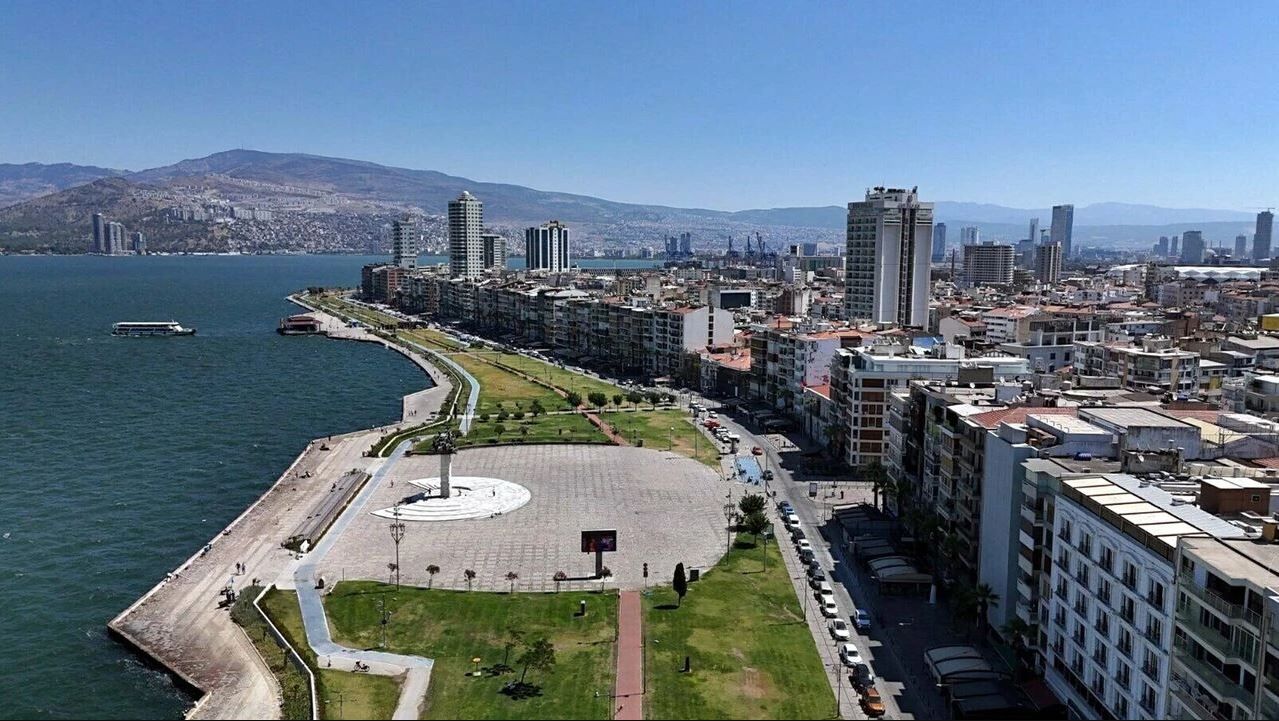 İzmir'de 5 Nisan Pazar hava durumu: Hem ısınacak hem yağacak!
