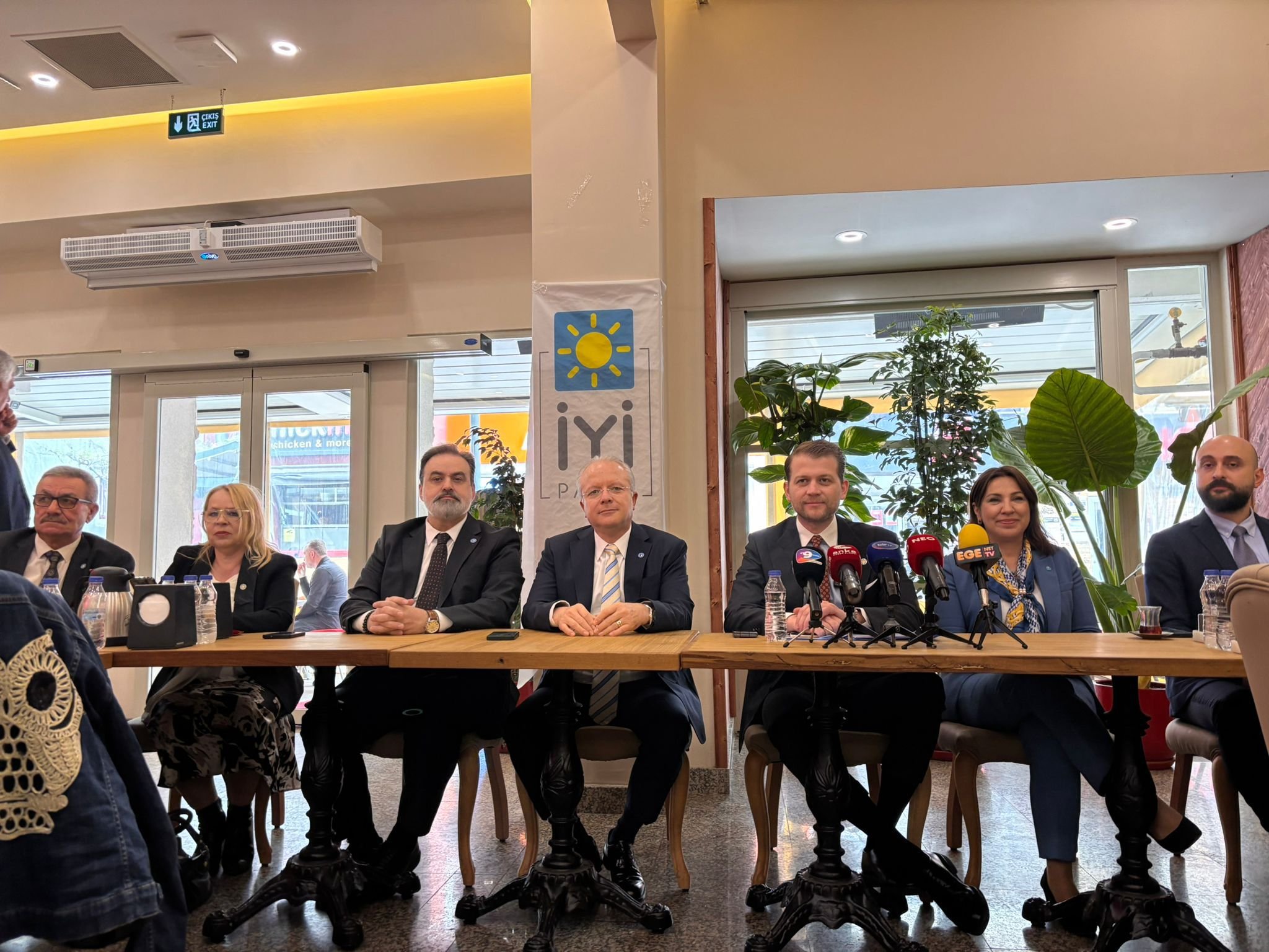 Ff88816A 0E48 4B14 B745 628F193D3595