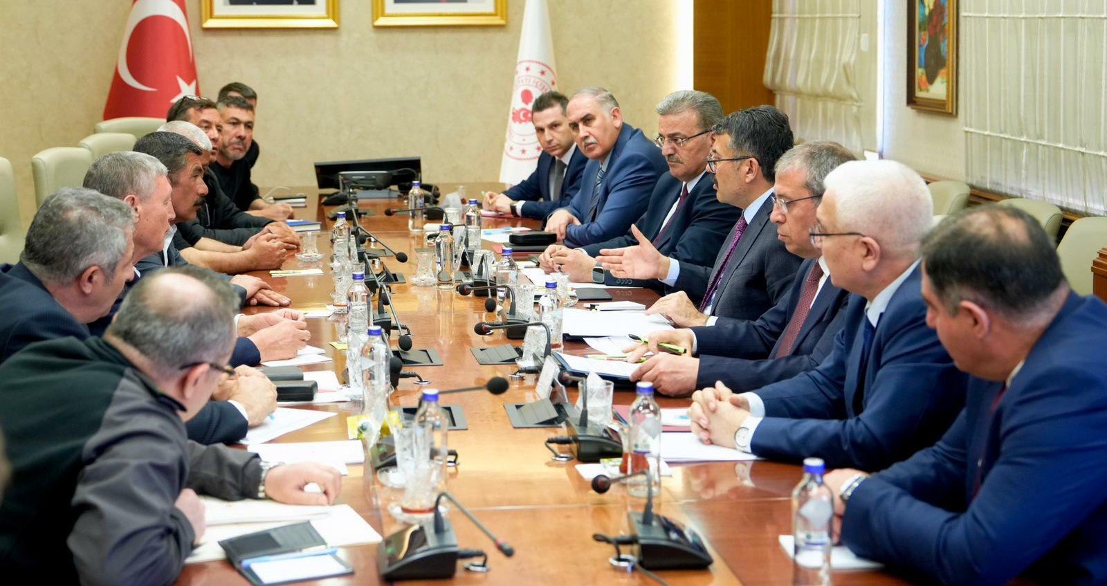 Doruk Madencilik işvereni açlık grevindeki işçilerle İçişleri Bakanlığı'nda bir araya geldi