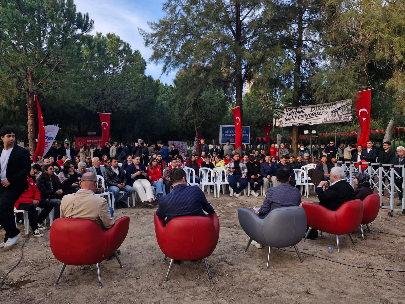 İzmir’de Gençlik Forumu Meslek Fabrikası Ve Gençlerin Istihdam Sorunları Tartışıldı (3)