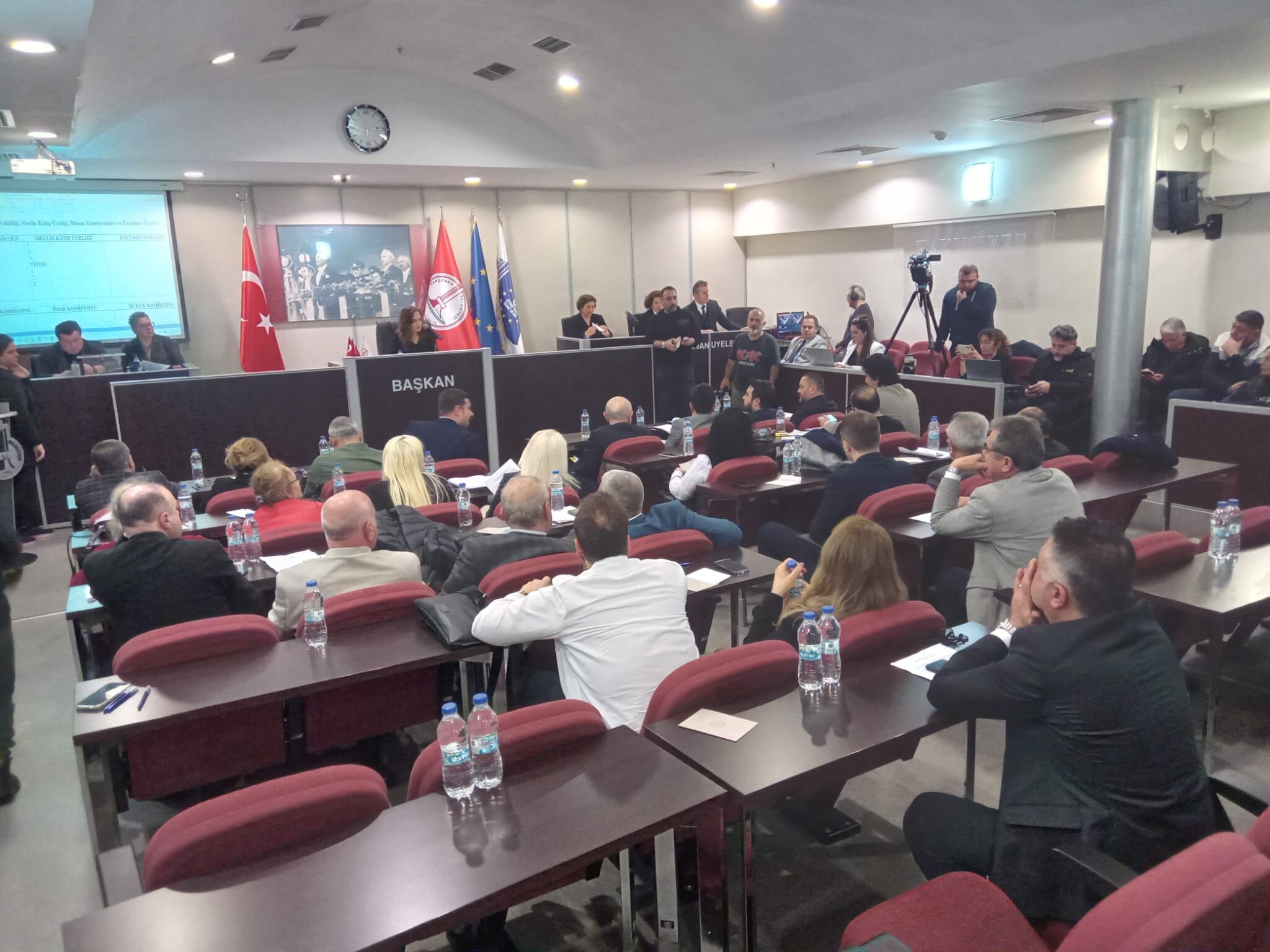 Karşıyaka'da Mecliste Seçim Günü Encümen Ve Başkan Vekilleri Belirlendi (1)