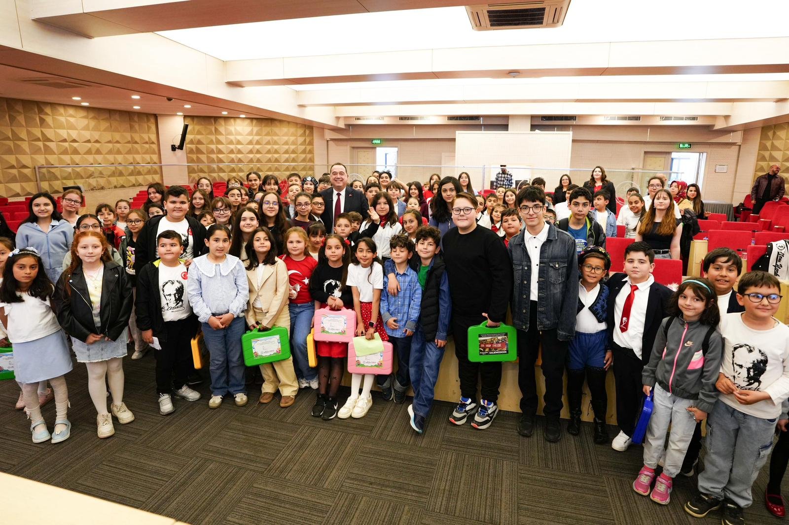 Manisa’da Tarihi Gün Çocuk Meclisi İlk Kez Toplandı (1)