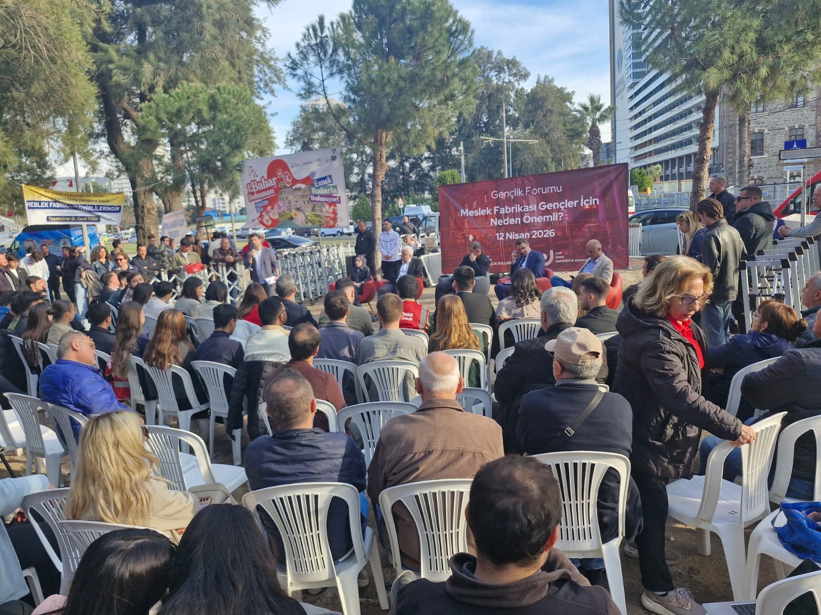 Meslek Fabrikası Önünde Gençlik Forumu... Tugay Sırtımızı Dönersek Kaybederiz (4)