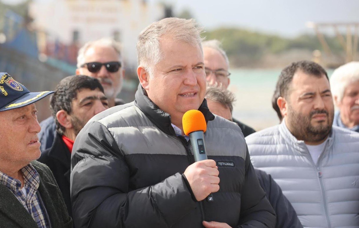 Urla’da hurda gemi ve yat limanına karşı mücadele hız kesmiyor… Başkan Balkan’dan eylem çağrısı-1