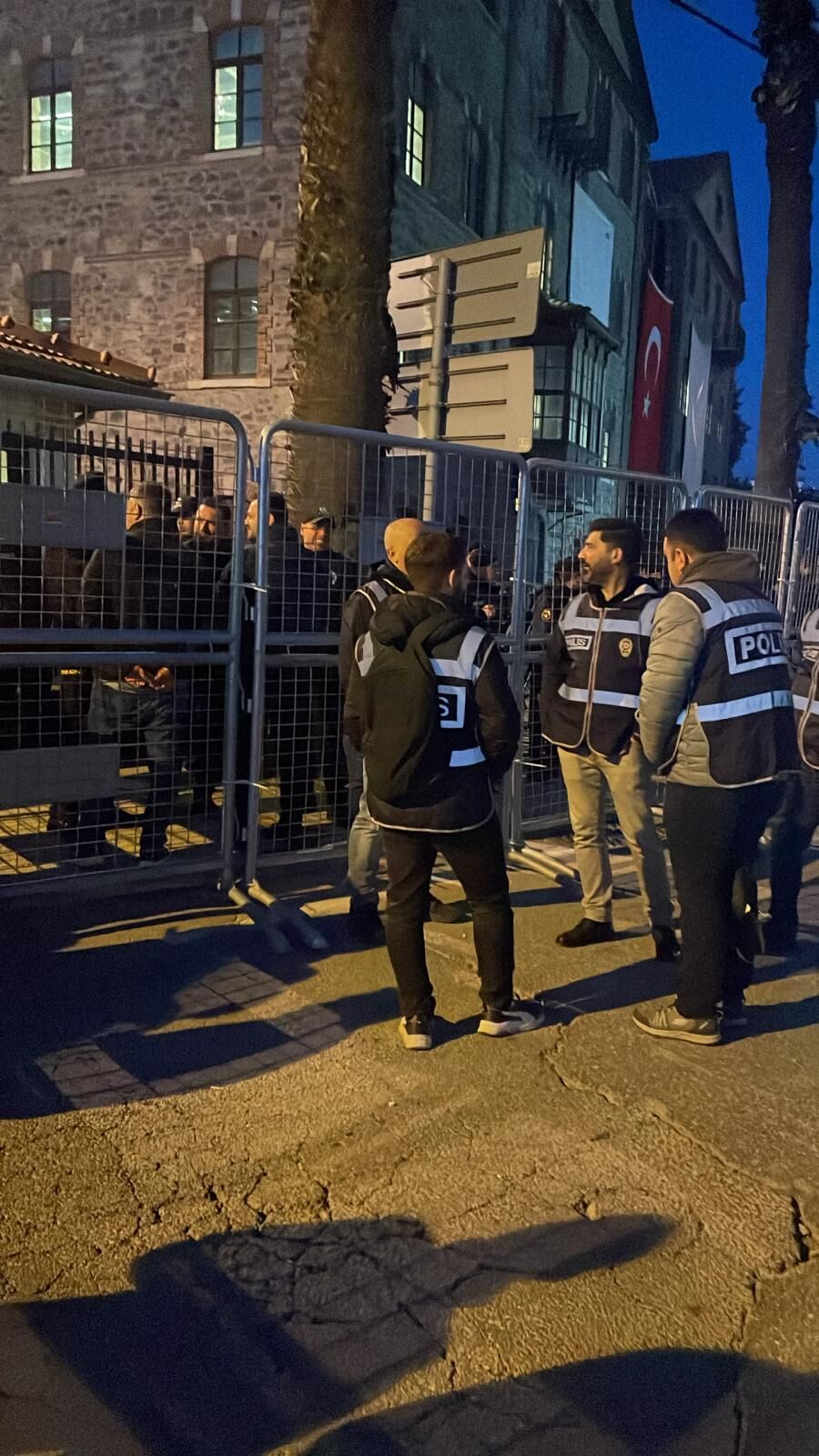 Meslek Fabrikası'na baskın!