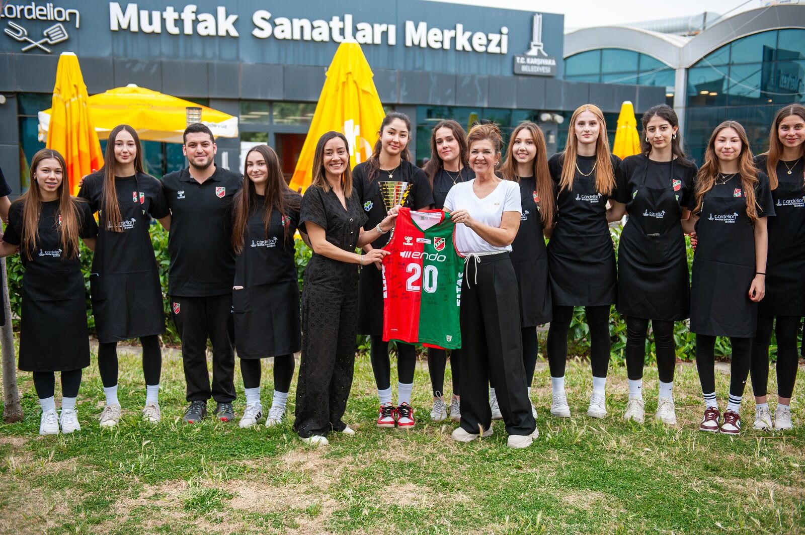 Karşıyaka Spor Kulübü Genç Kızlar Voleybol Takımı CMSM mutfağında-1