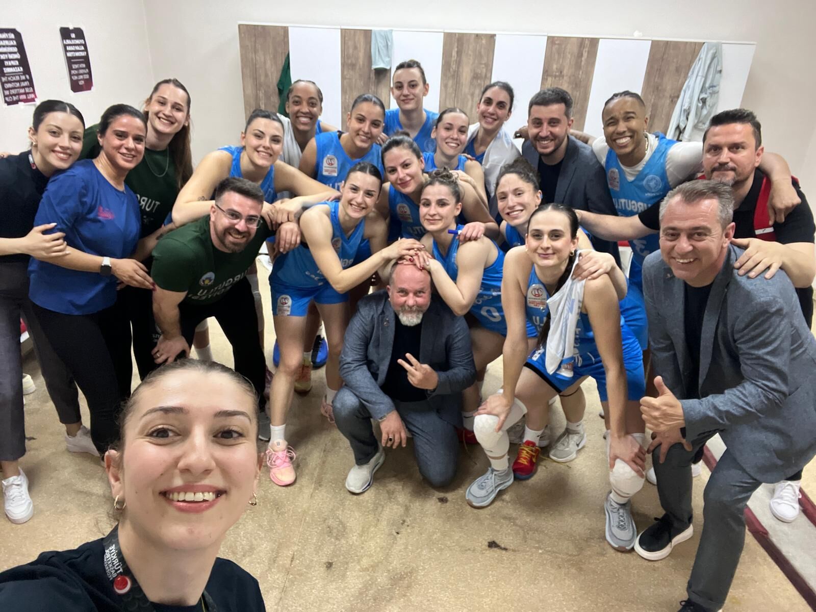 Final ateşi Turgutlu’da yandı: Turgutlu Belediyesi Kadın Basketbol Takımı seriye güçlü başladı-1