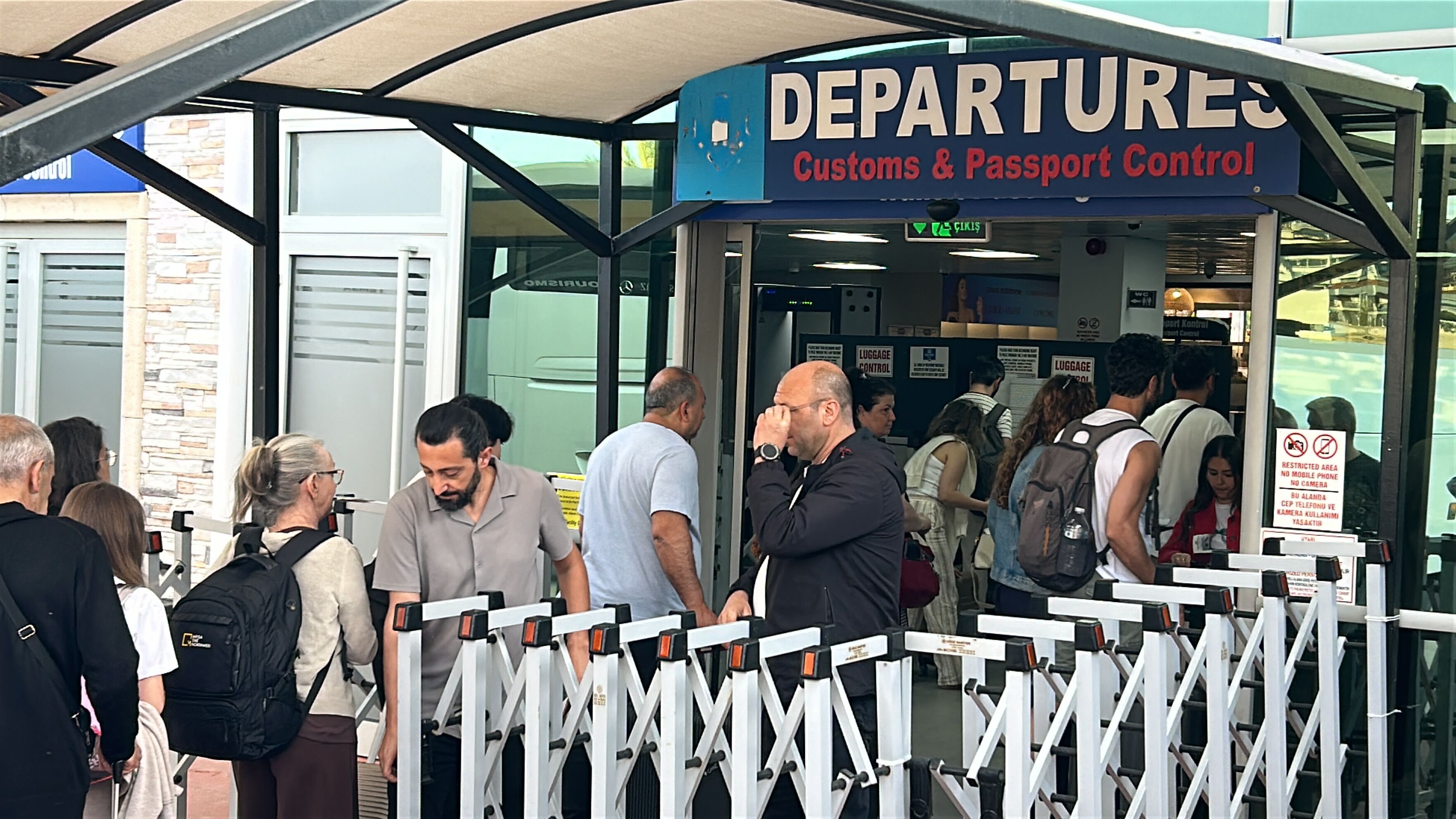Kuşadası Limanı’nda yoğunluk: 25 bin turistin Sisam’a giriş yapması bekleniyor