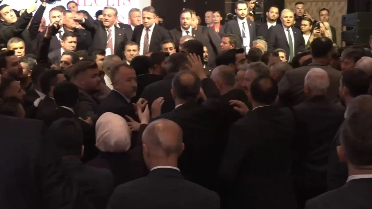 CHP’li Zeybek’ten TBB toplantısındaki arbedeye tepki: İmamoğlu korkusu bambaşka seviyede!-1