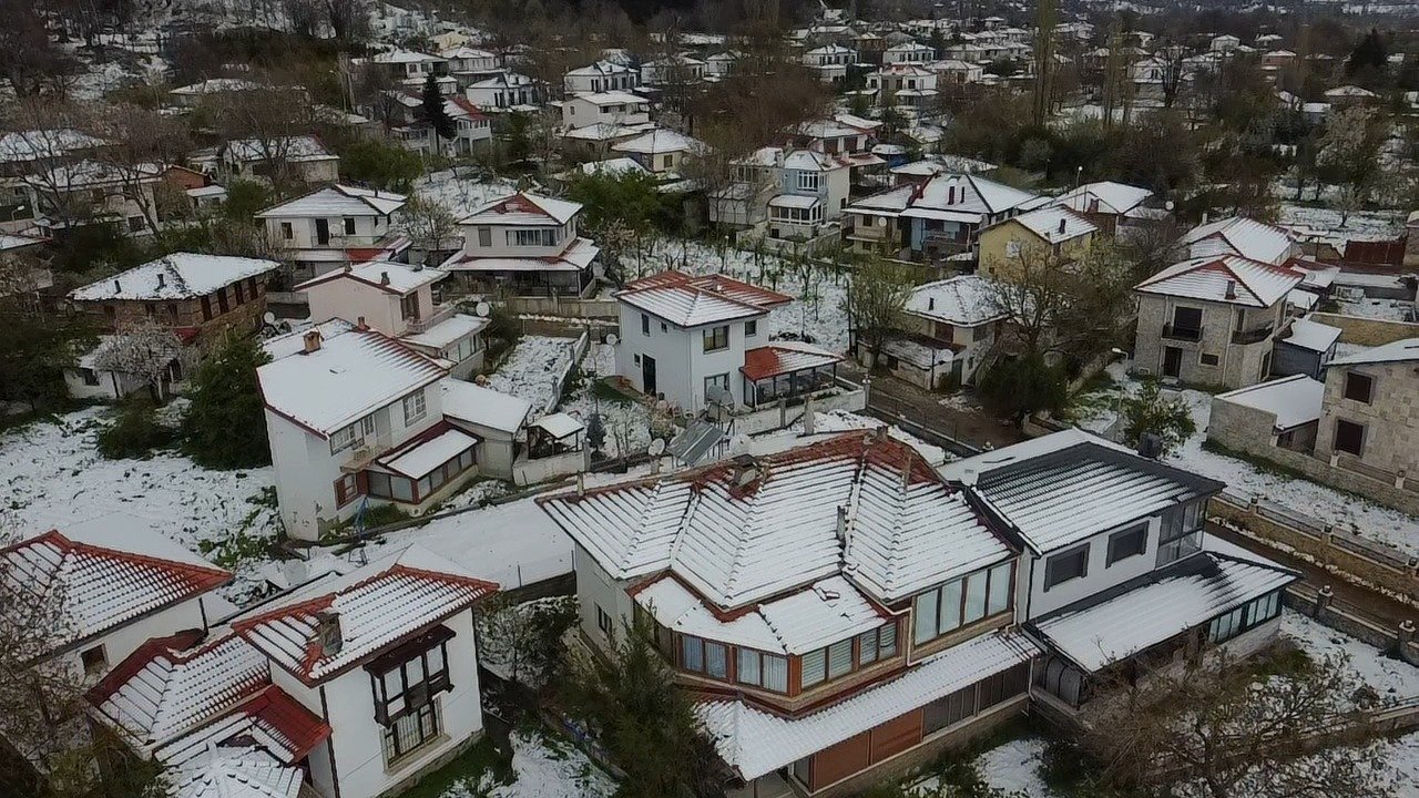 Aa 20260504 41285411 41285409 Izmir Odemiste Kar Yagisi Etkili Oldu (1)