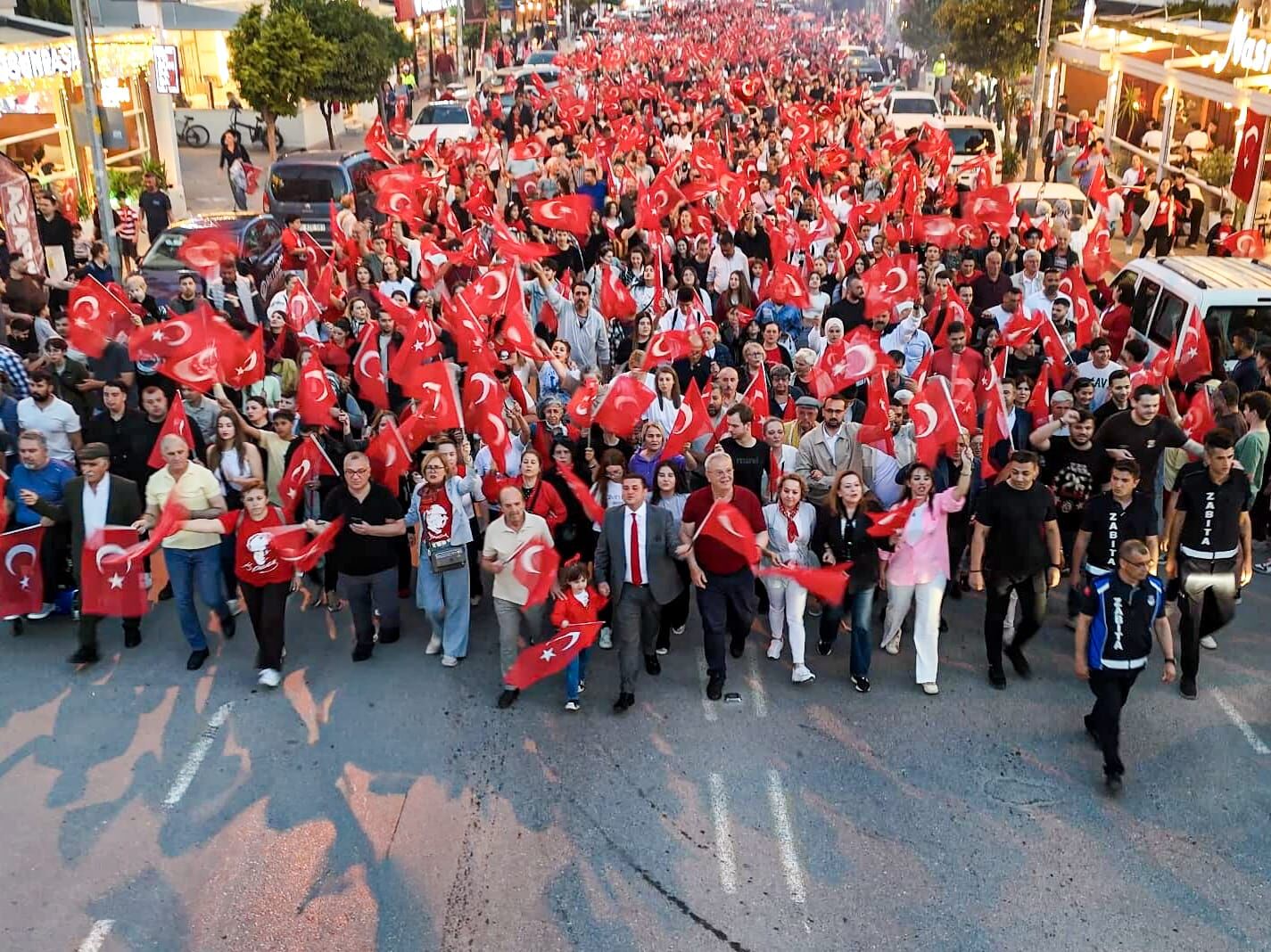 Torbalı’da Unutulmaz 19 Mayıs: Gençlik, Coşku ve Binlerce Kişilik Kortej-1