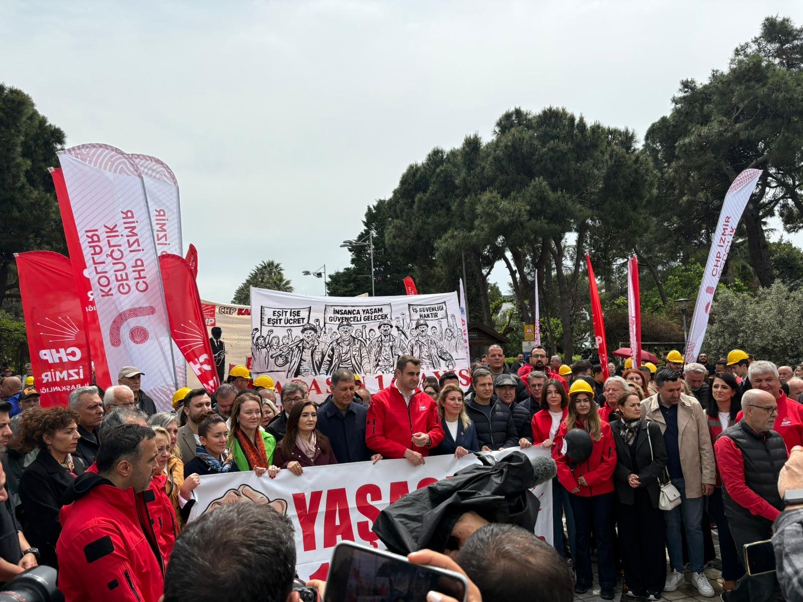 CHP İzmir alandan seslendi: 1 Mayıs'ta erken seçim talep ediyoruz!