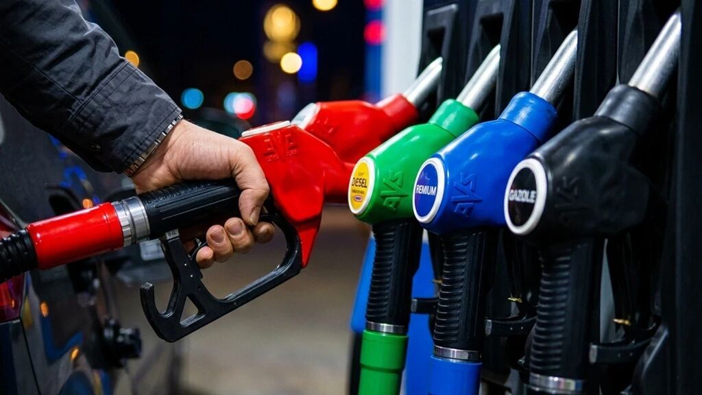Araç sahiplerine kötü haber: Motorine zam geldi!