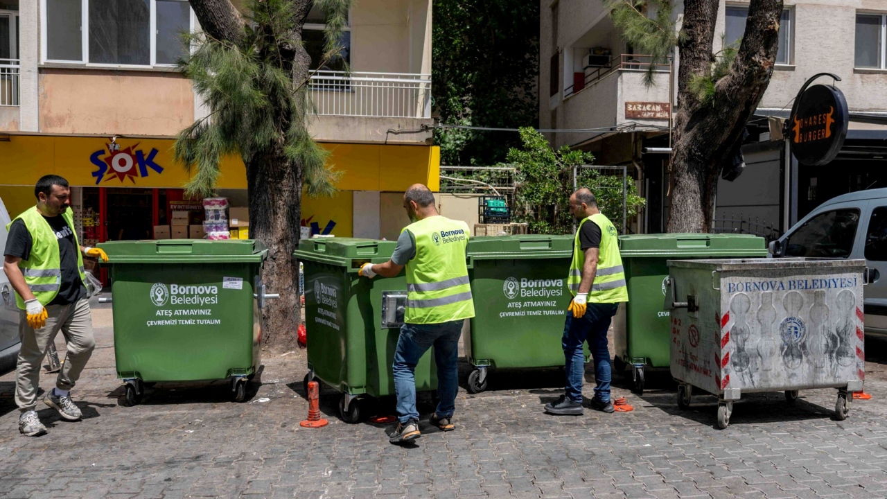 Bornova Belediyesi'nden ilçeye yeni çöp konteynerler-1