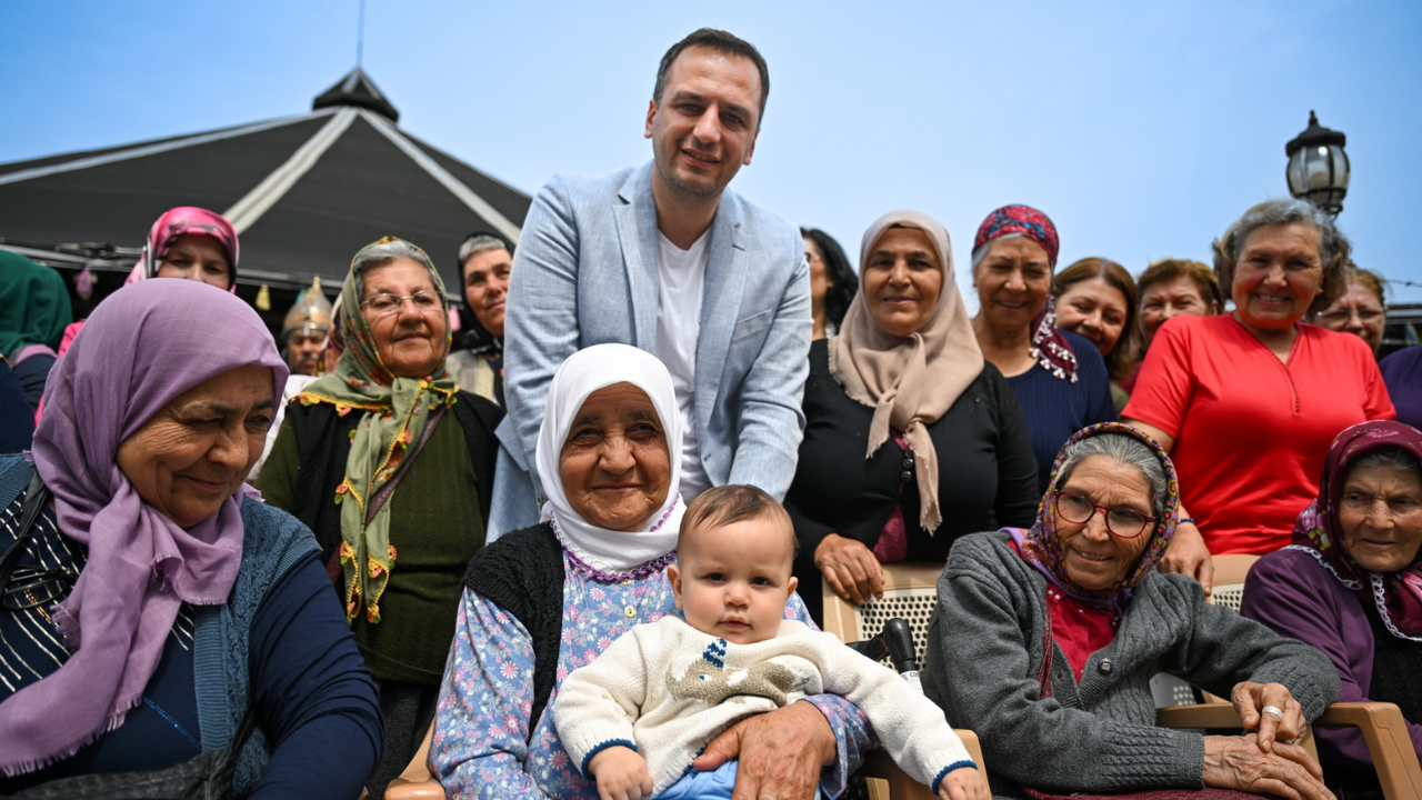 Bornova’da Anneler Günü’ne sevgi, dayanışma ve duygu dolu kutlama-1
