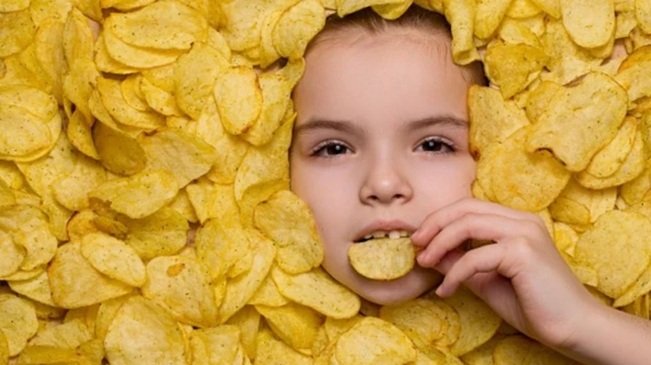Günde bir paket cips yemek zararlı mı? Hangi hastalığı tetikliyor?