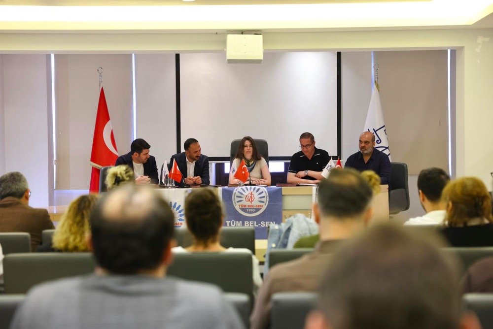 Çeşme Belediyesi’nde kamu emekçilerini kapsayan toplu sözleşmede imzalar atıldı-1