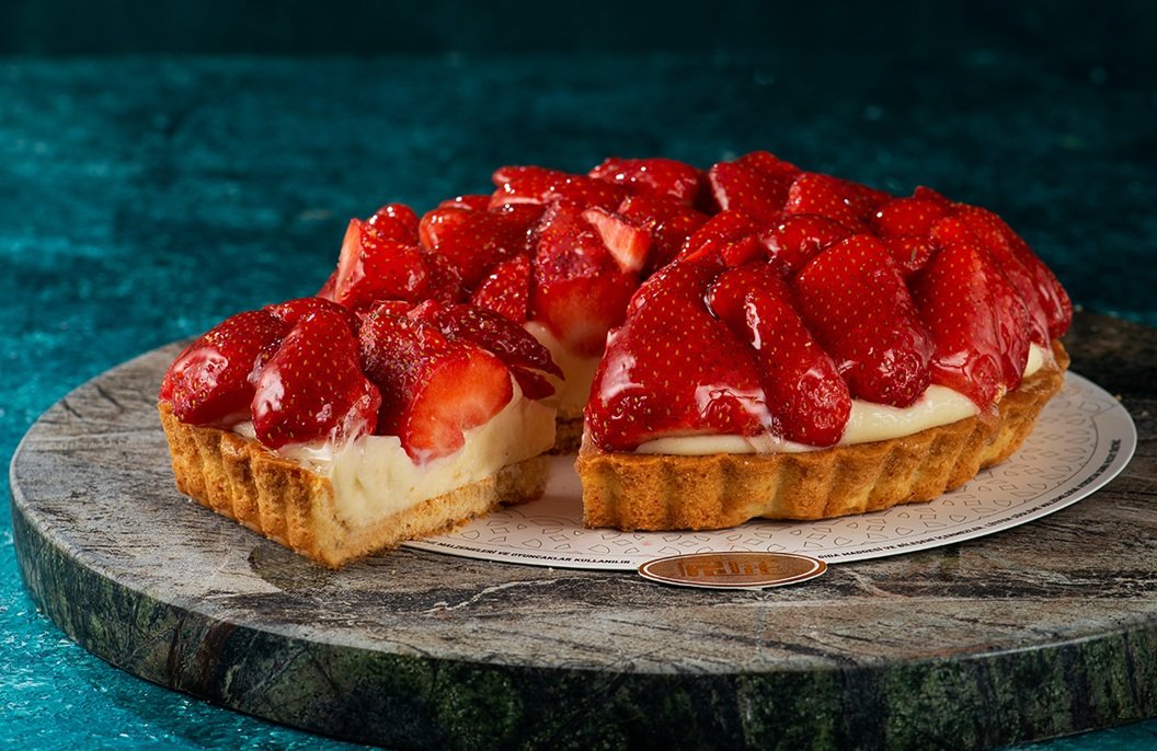 Pastane lezzetini aratmıyor: Deneyen herkesin bayıldığı Çilekli Tart tarifi!-1
