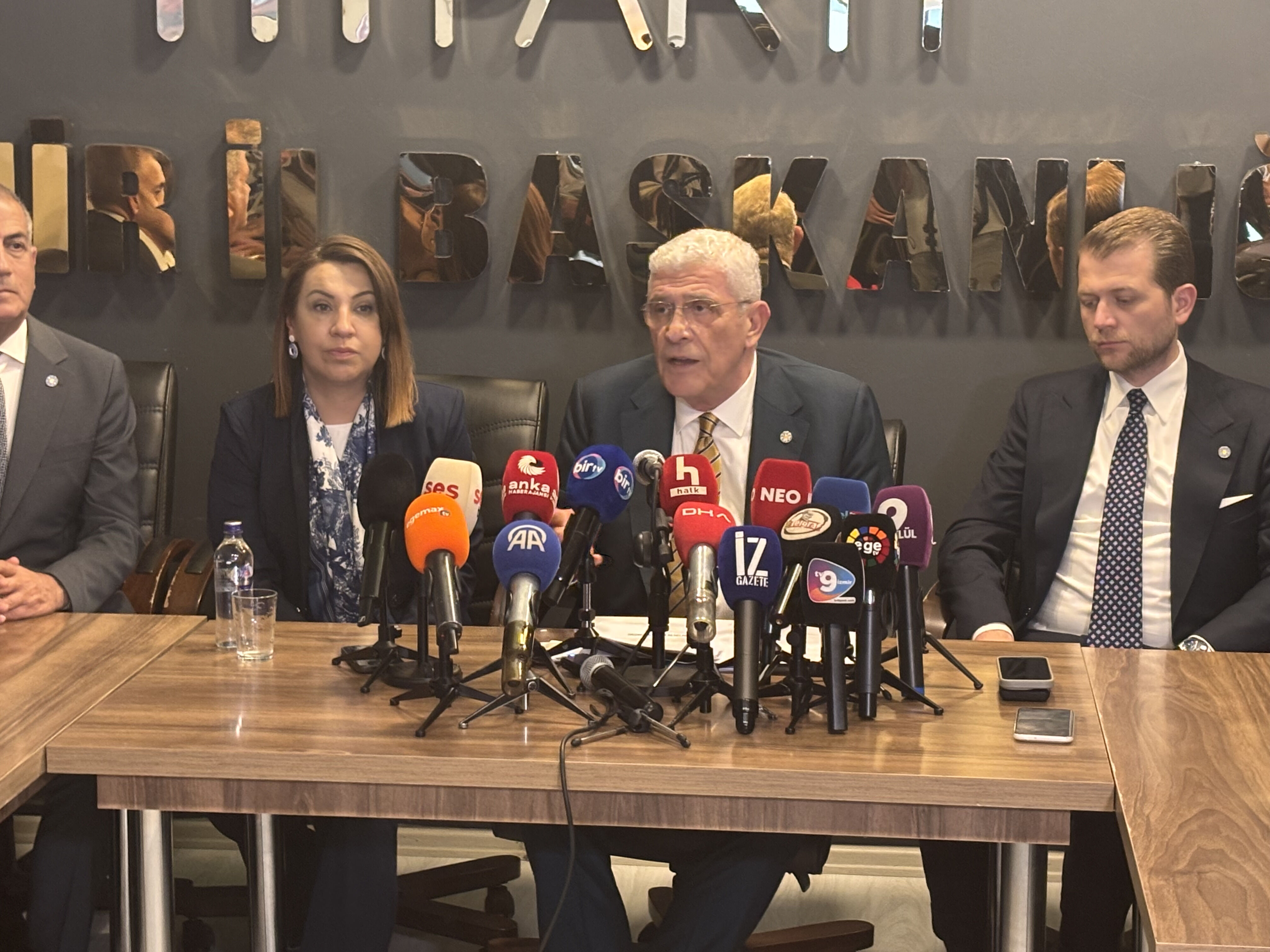 İYİ Parti Dervişoğlu İzmir’den iktidara yüklendi: Türkiye’yi ayağa kaldırmaya talibiz-1