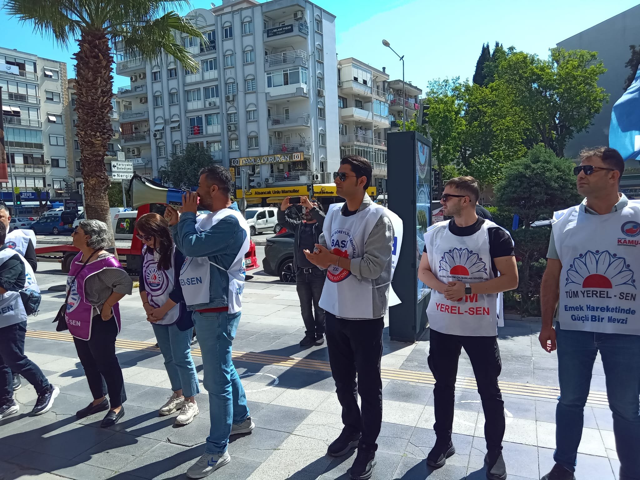 İzmir’de emekçi direnişi büyüyor: Karşıyaka’dan Bayraklı’ya destek