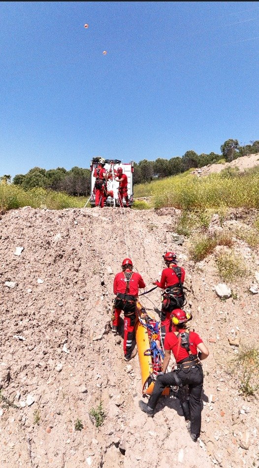 270 metrede nefes kesen kurtarma tatbikatı: Kazazedeye güvenli tahliye